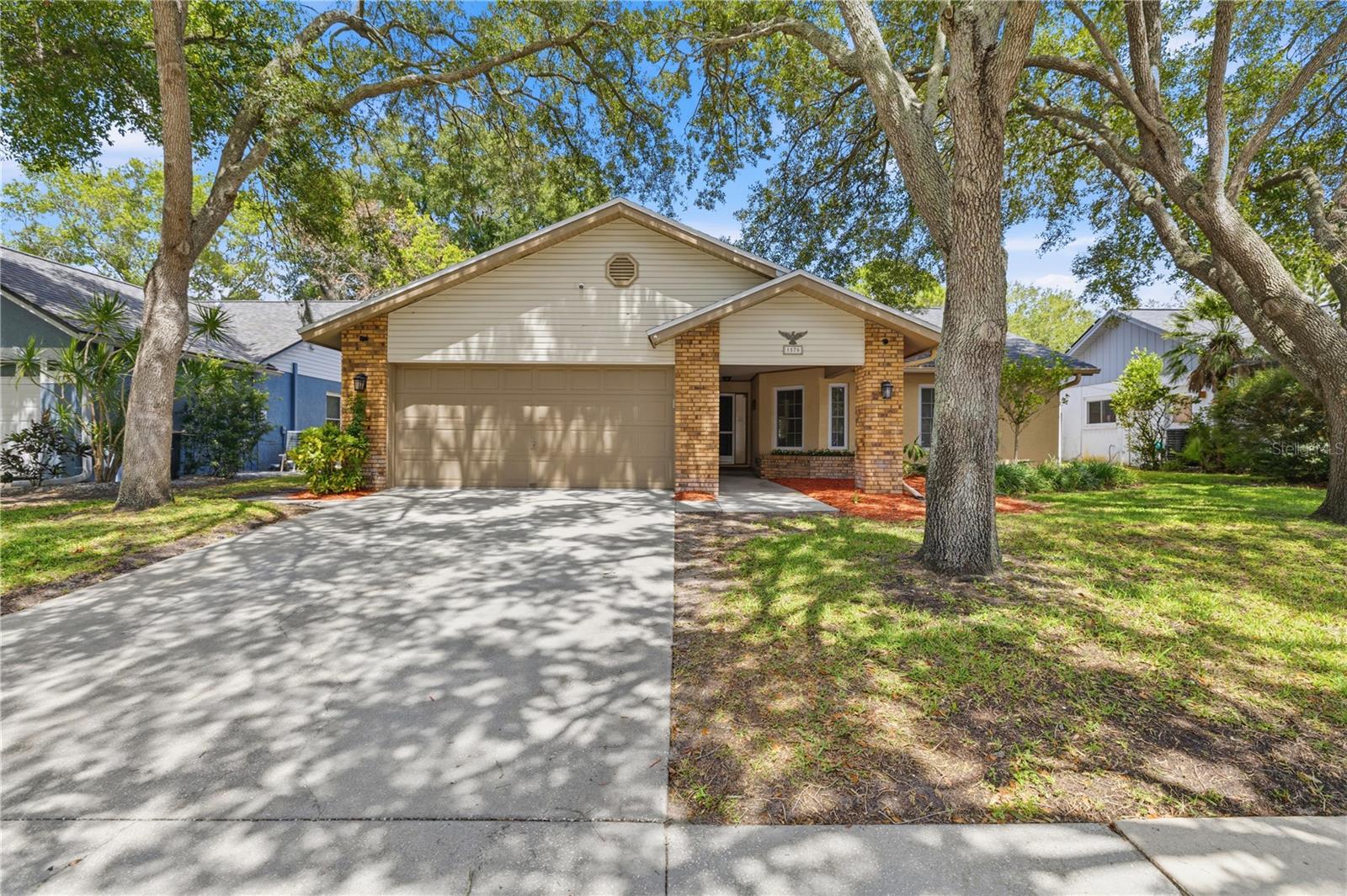 1570 CLUB DR - Photo 1