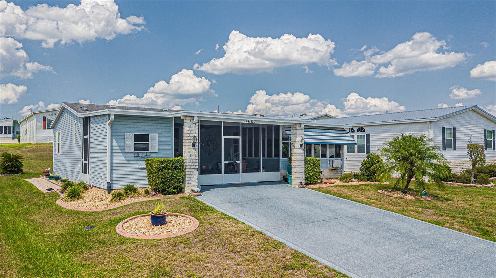 37607 NEUKOM AVE - Photo 1