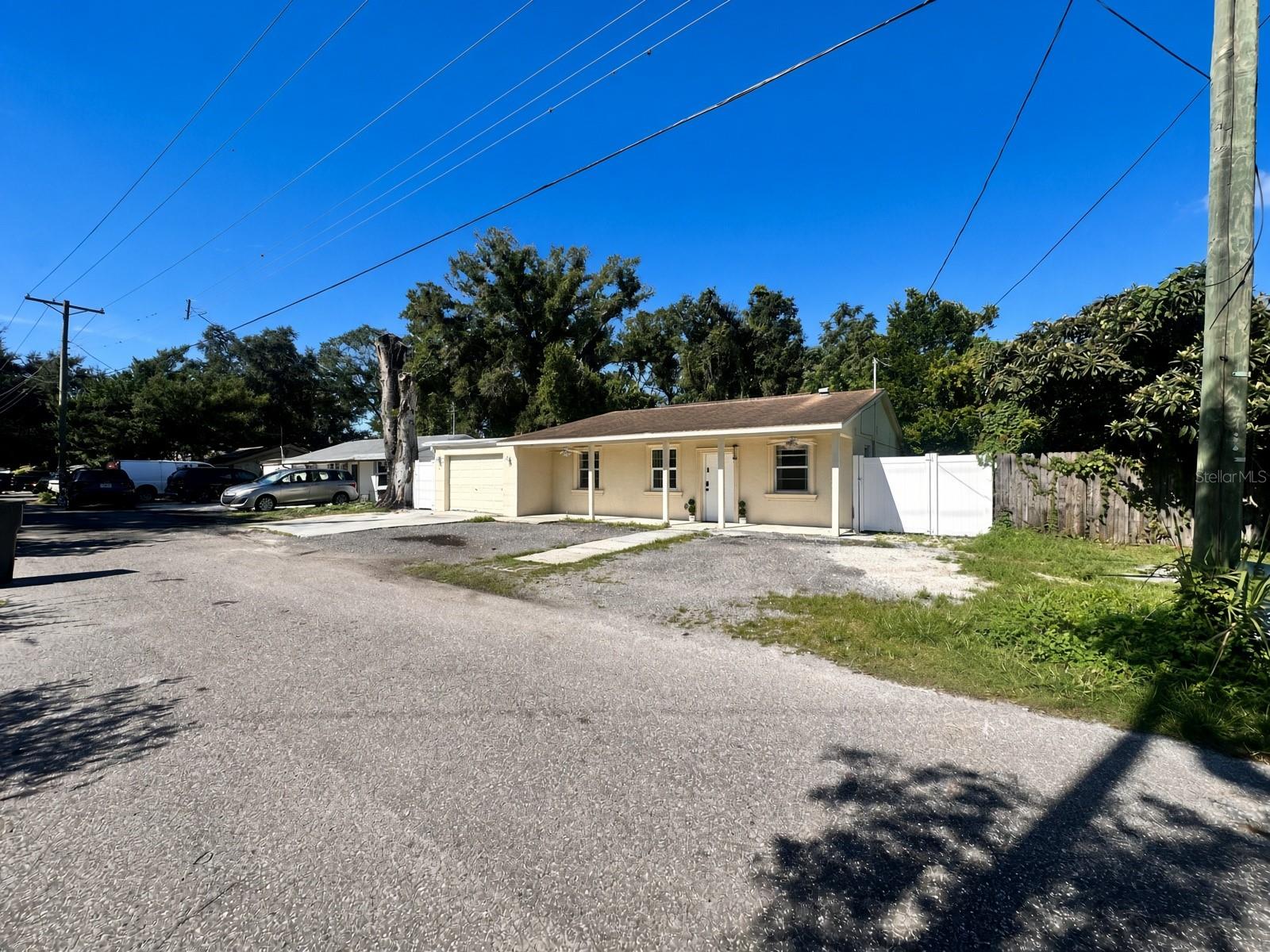 6508 N GLEN AVE - Photo 1