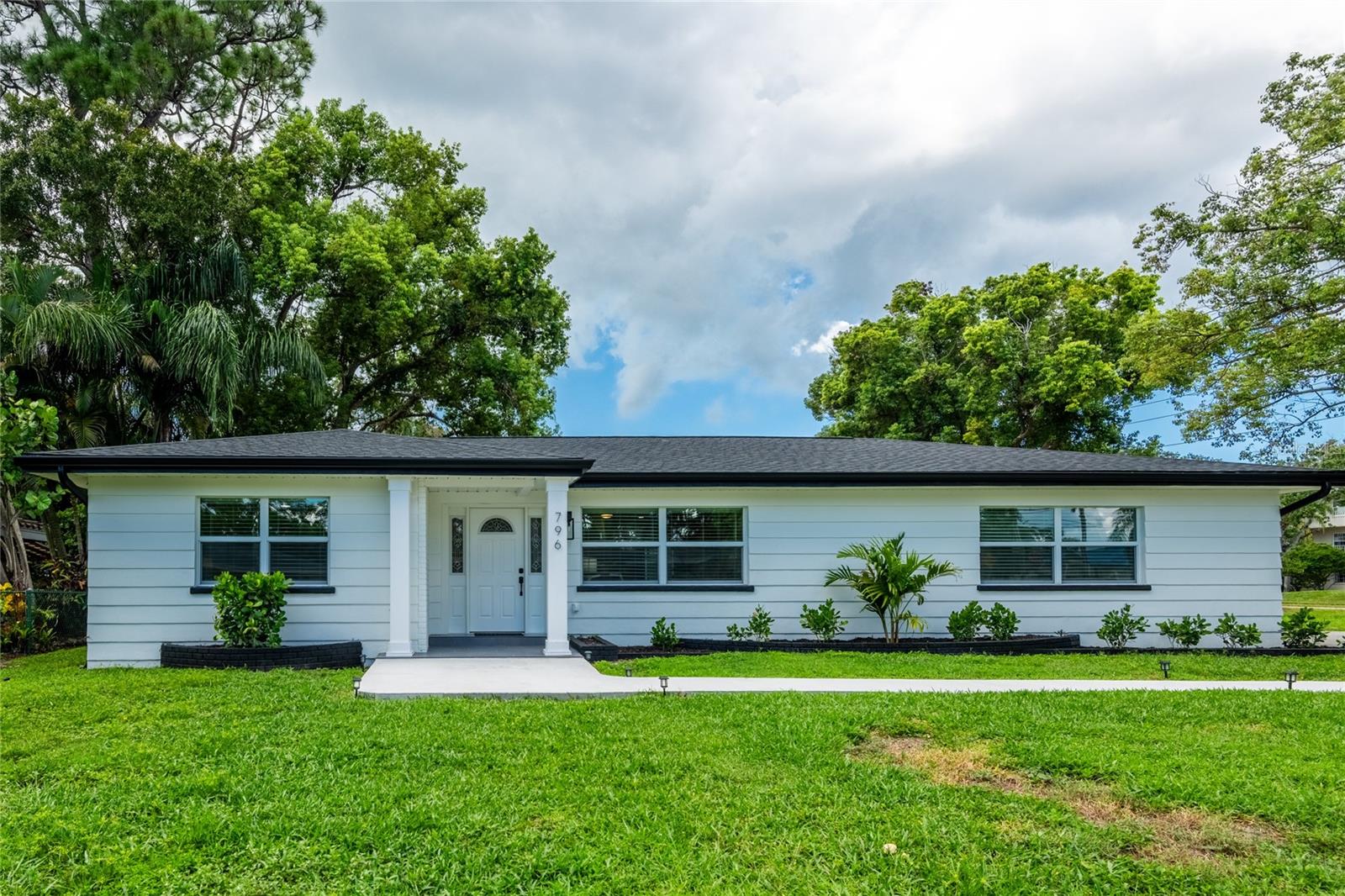 796 PINEWOOD DR - Photo 1