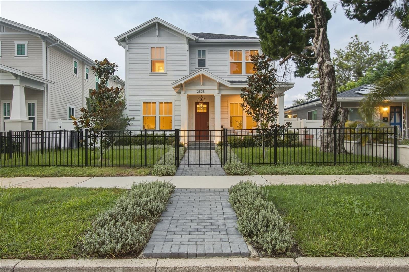 2525 DARTMOUTH AVE N - Photo 1