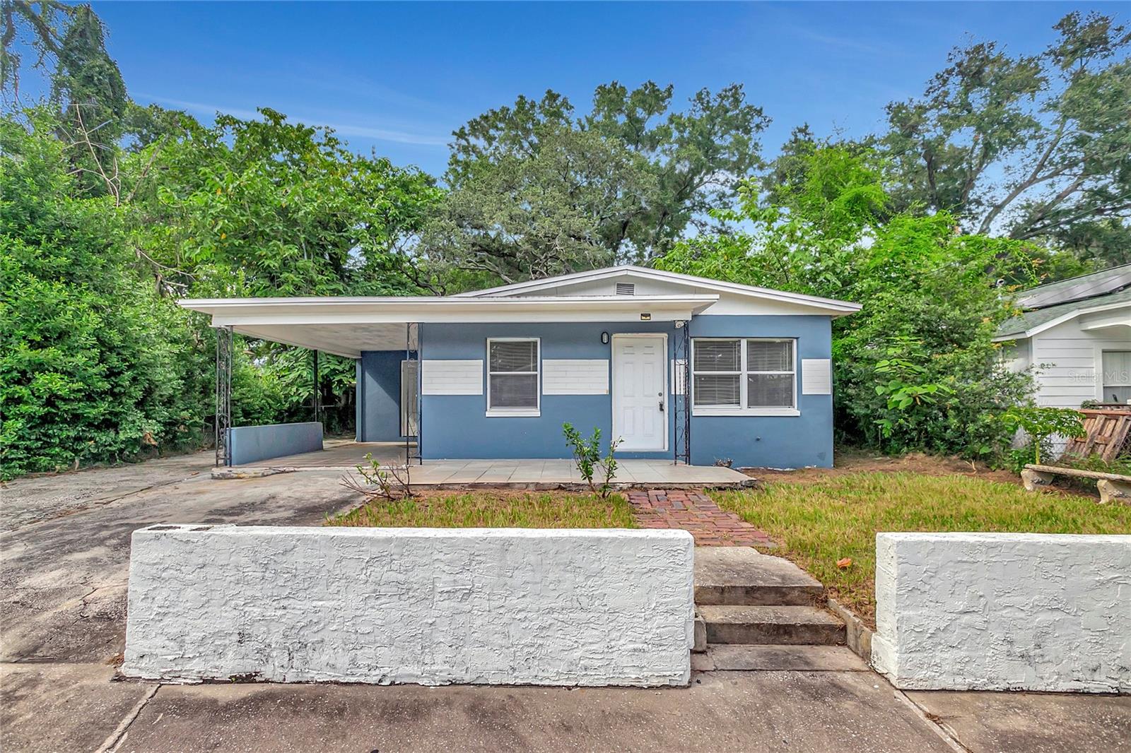 1212 E 33RD AVE - Photo 1