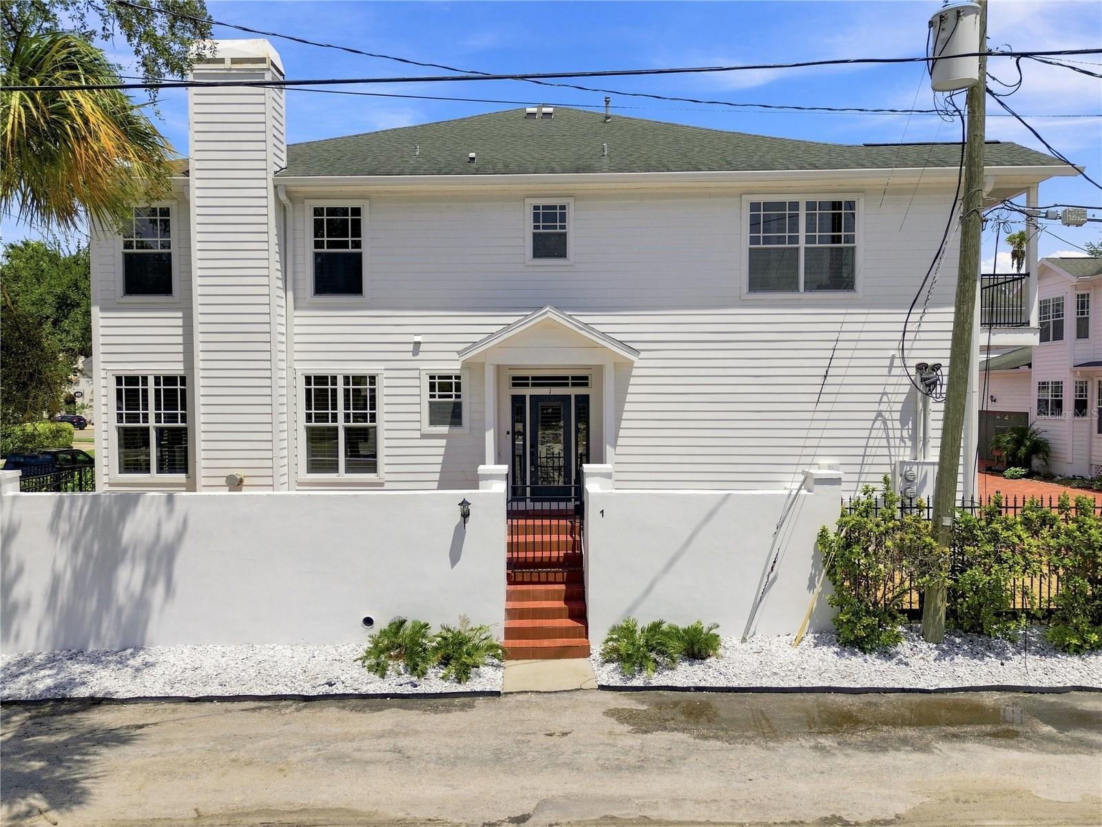 113 BOSPHOROUS AVE #1 - Photo 1