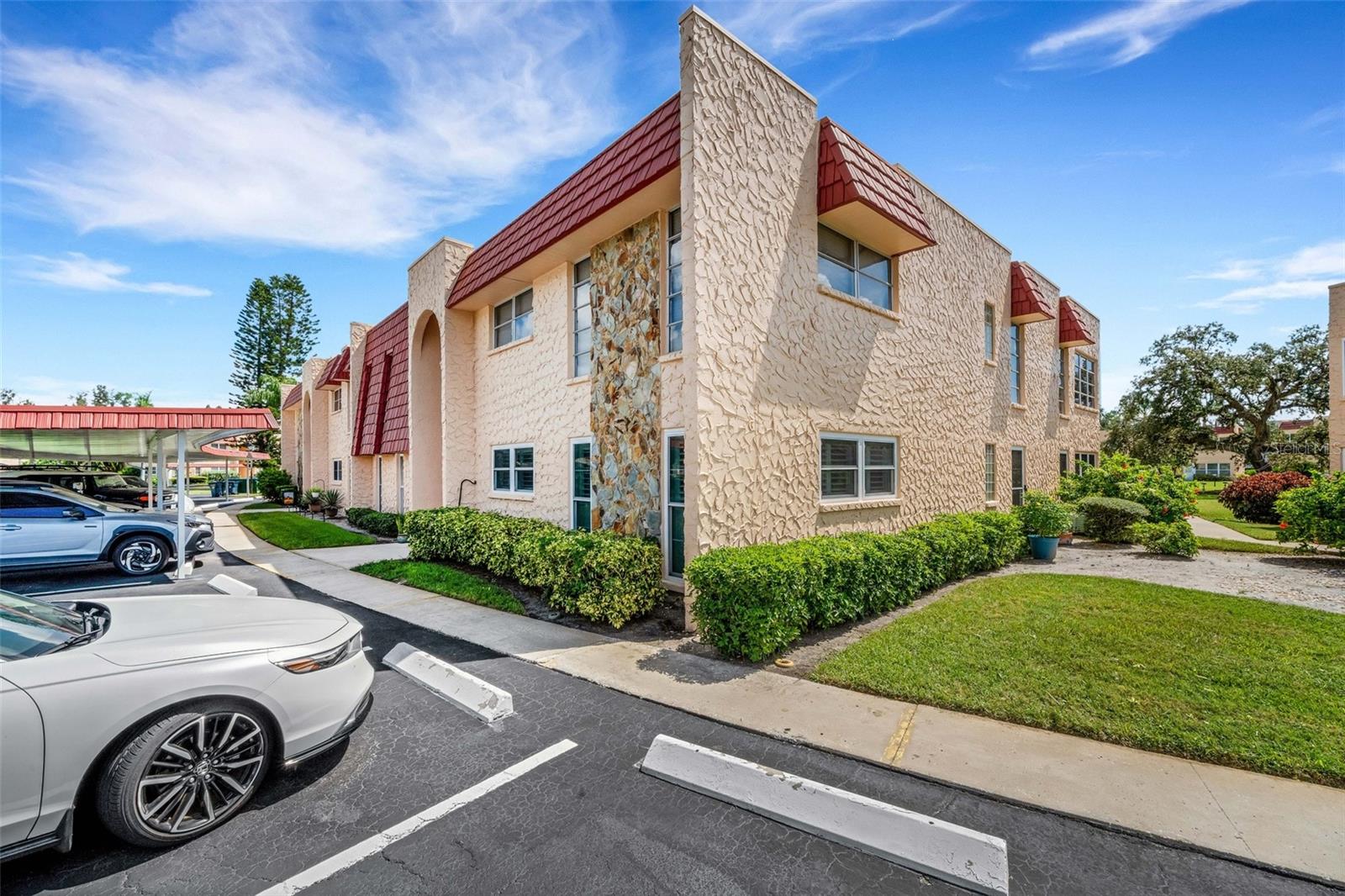 223 BUTTONWOOD CIR #223 - Photo 1