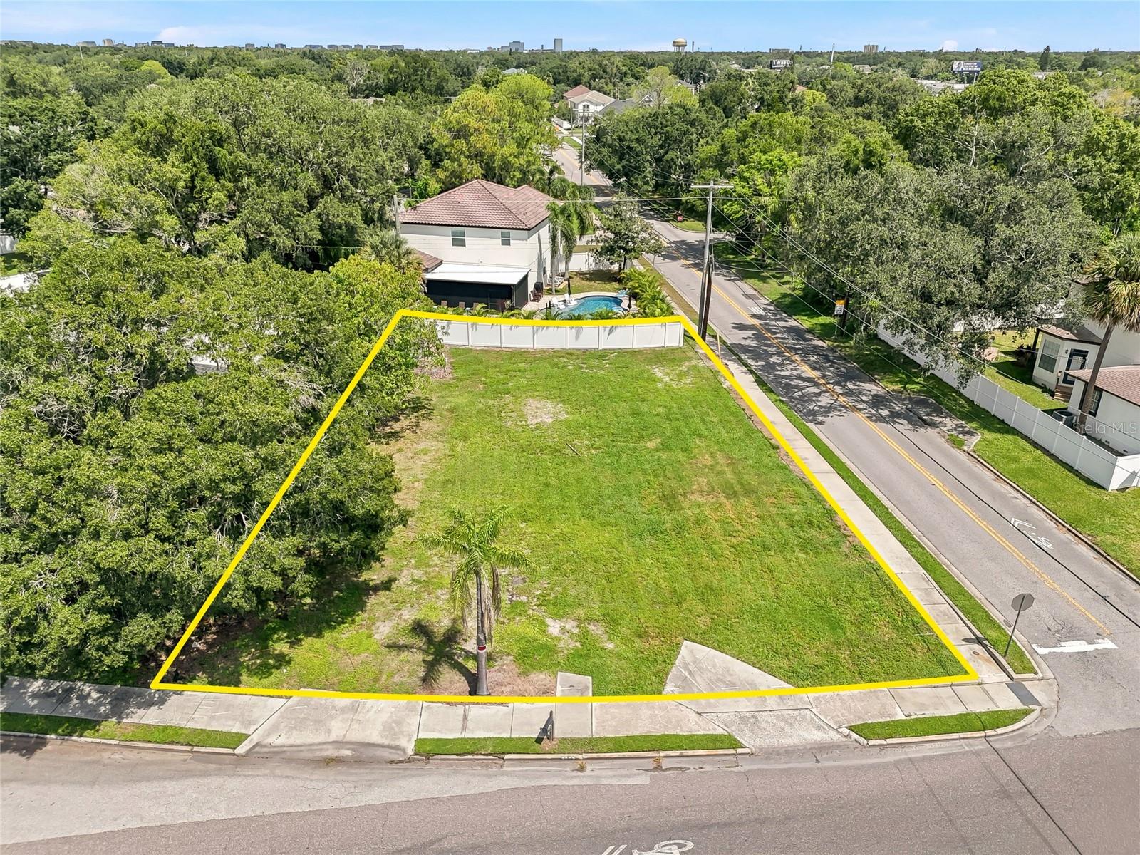 3622 W TAMPA CIR - Photo 1