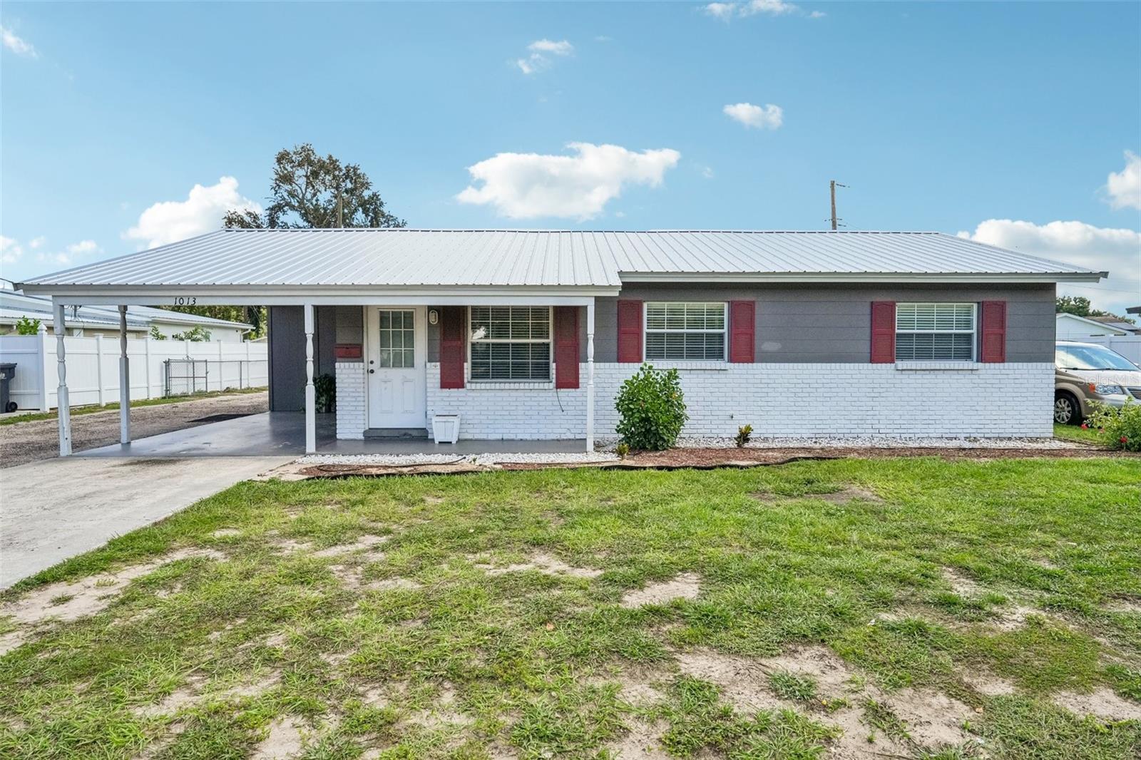 1013 N PARSONS AVE - Photo 1