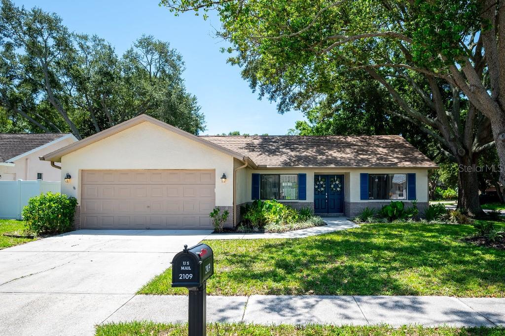 2109 CYPRESS POINT DR N - Photo 1