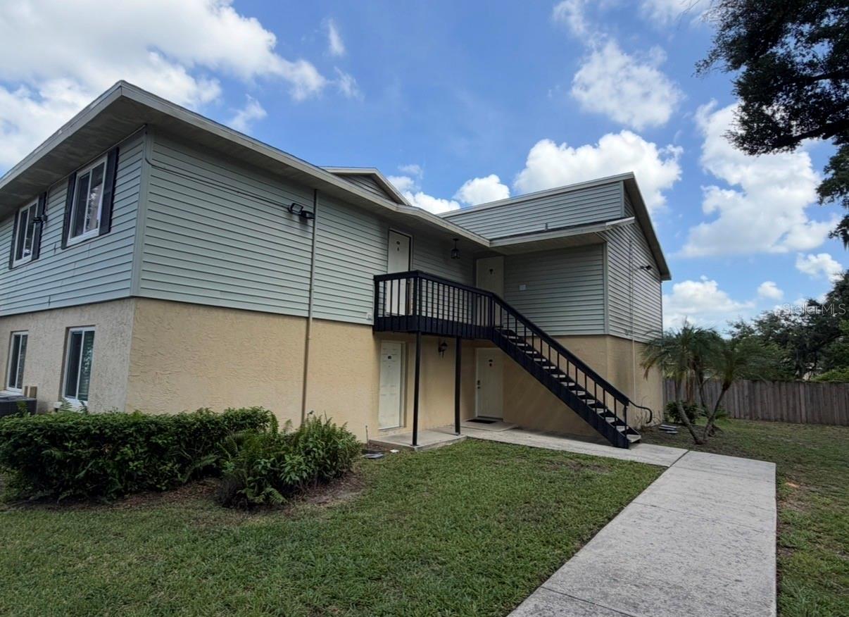 206 THORN TREE PL - Photo 1