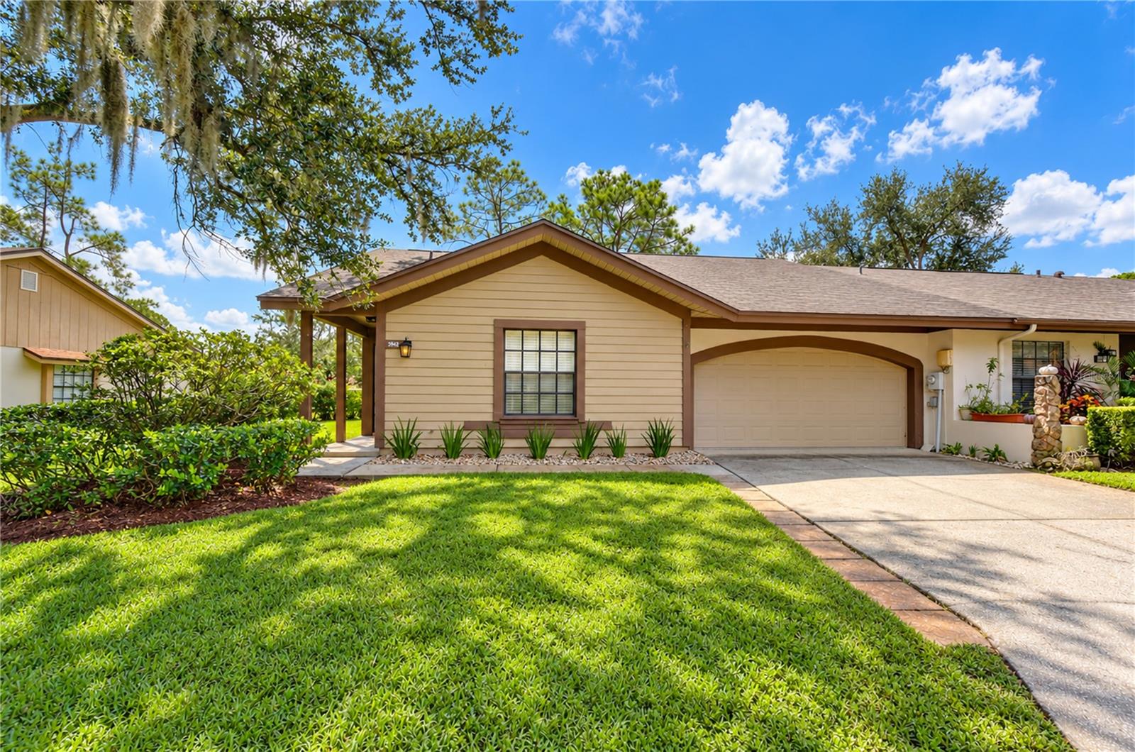 3942 SHORESIDE CIR - Photo 1