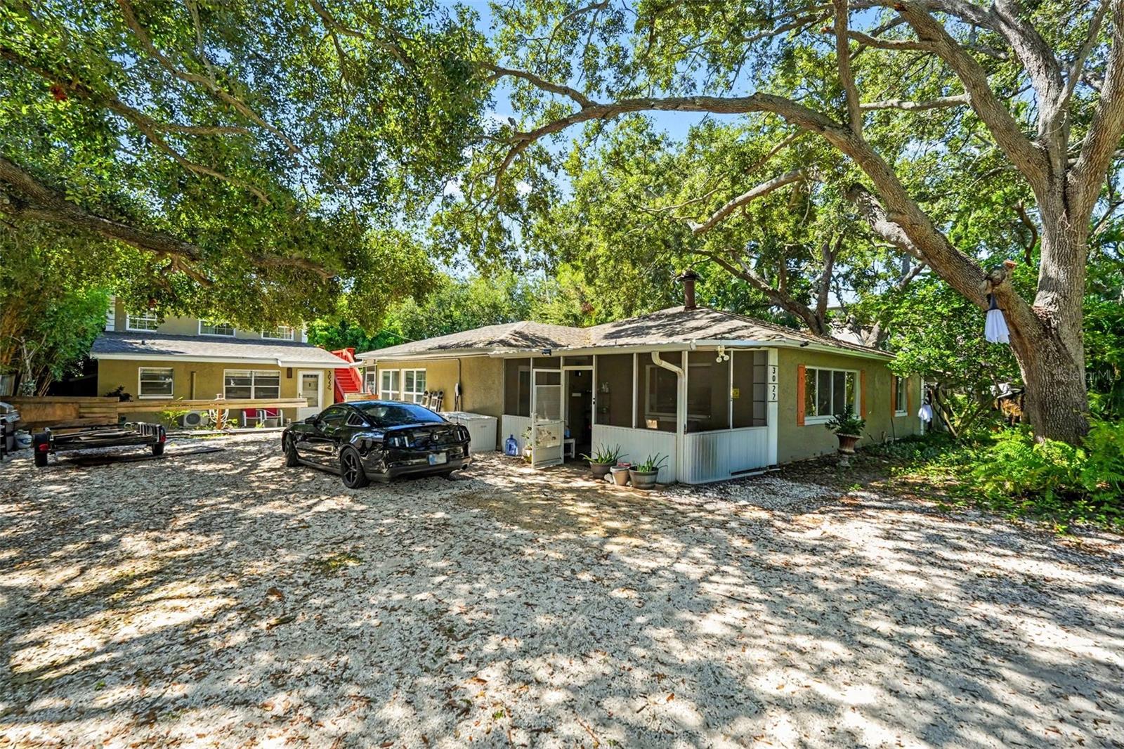3022 DARTMOUTH AVE N - Photo 1
