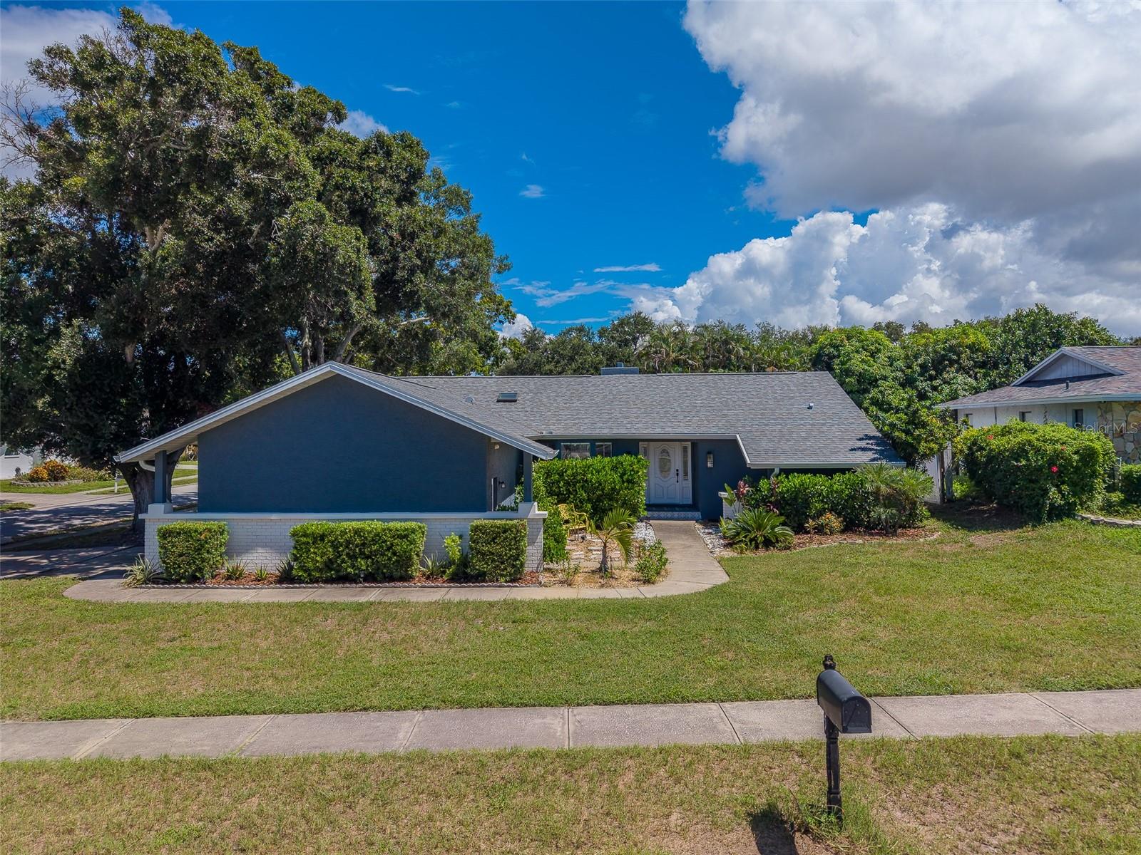 2709 WINDING WAY - Photo 1