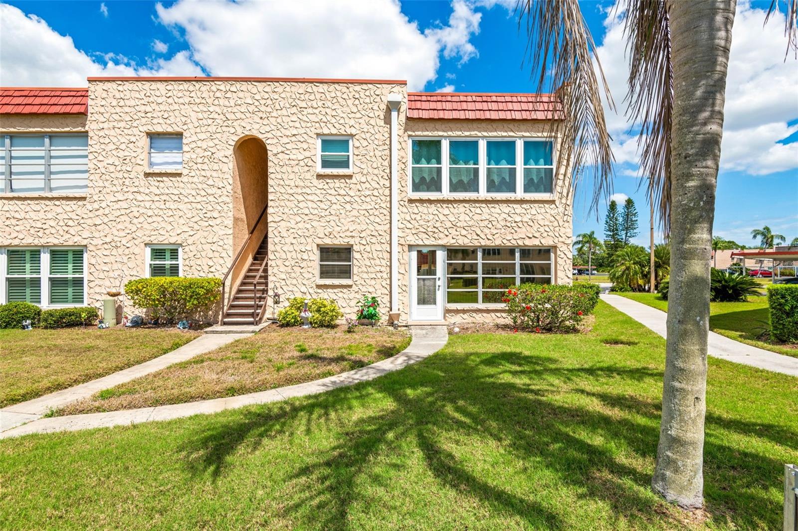 101 DOGWOOD CIR - Photo 1