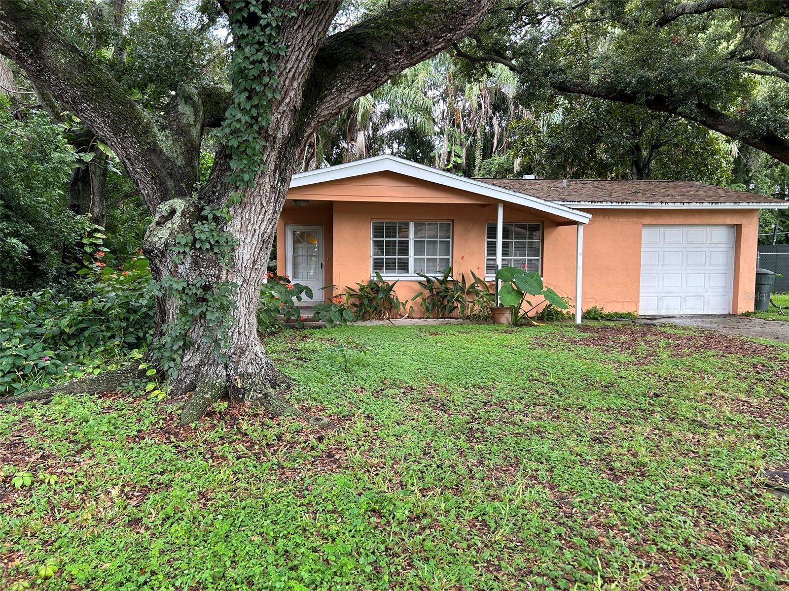 578 VINE AVE - Photo 1