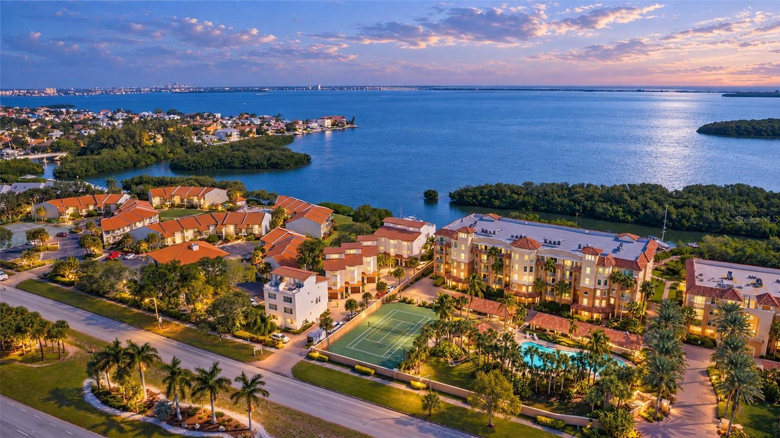 1585 PINELLAS BAYWAY S - Photo 1
