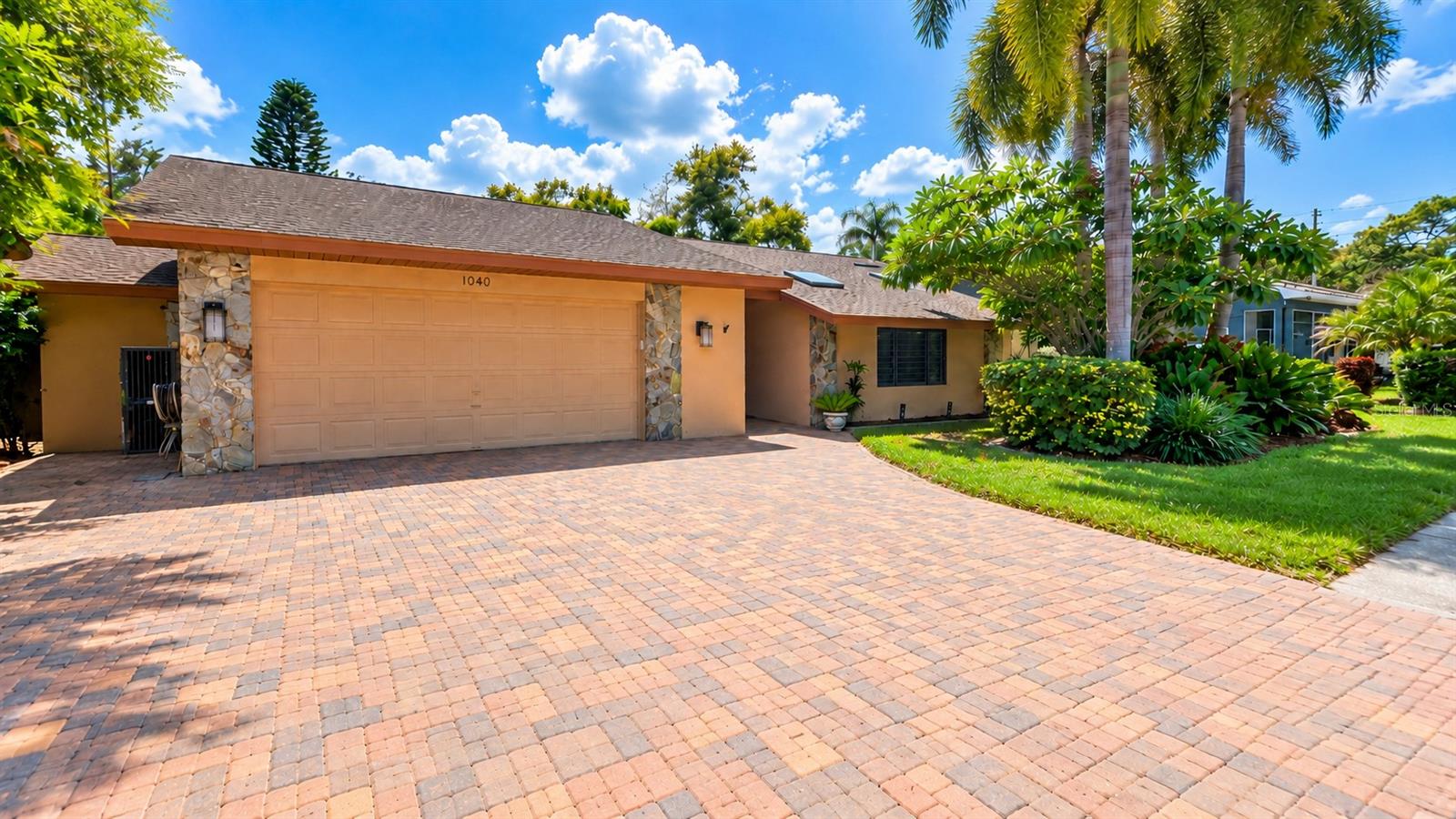 1040 ROSETREE LN - Photo 1