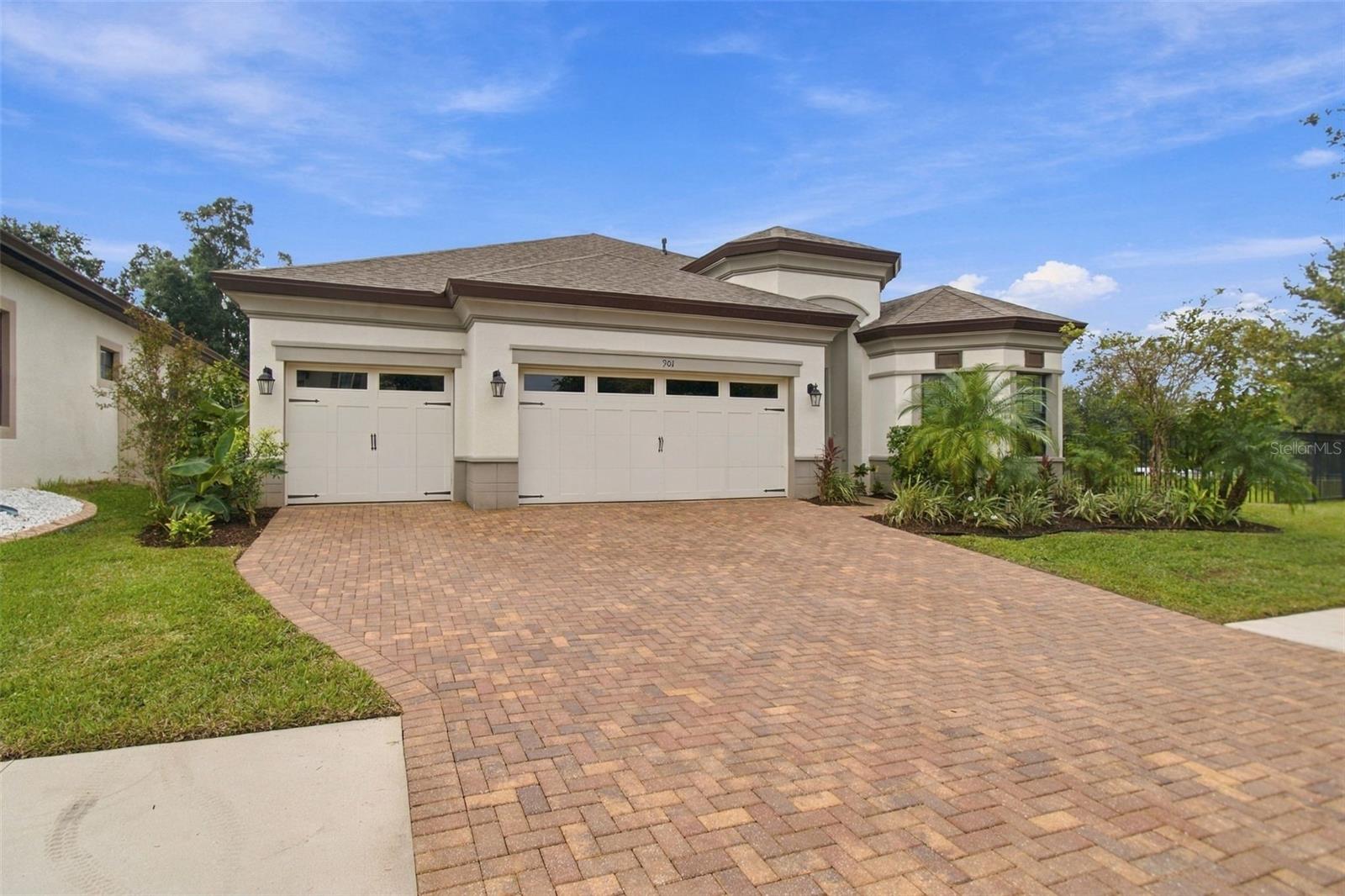 901 GRAND CRESTA AVE - Photo 1