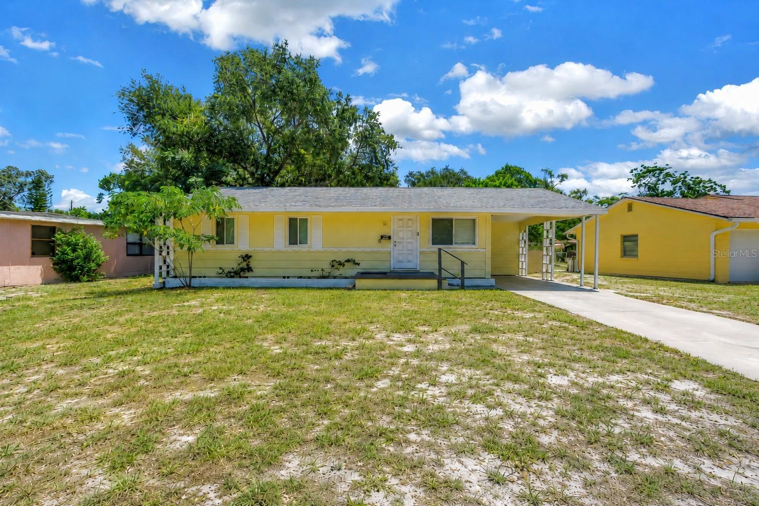 930 ALCAZAR WAY S - Photo 1