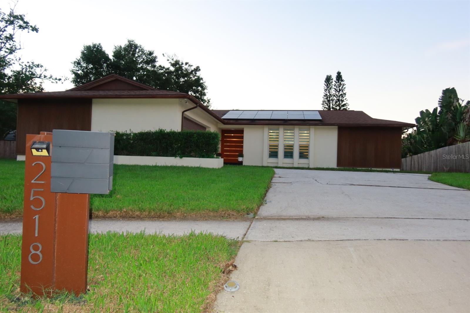 2518 HICKORY CT - Photo 1