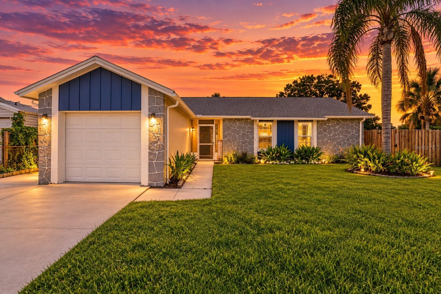 208 FLAMINGO DR - Photo 1