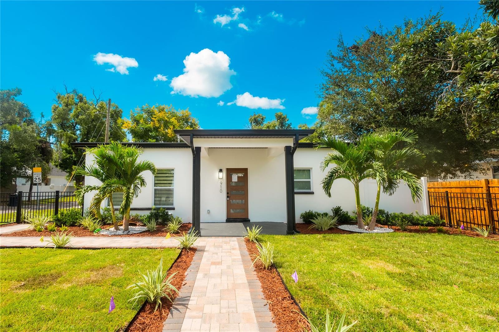910 E OSBORNE AVE - Photo 1