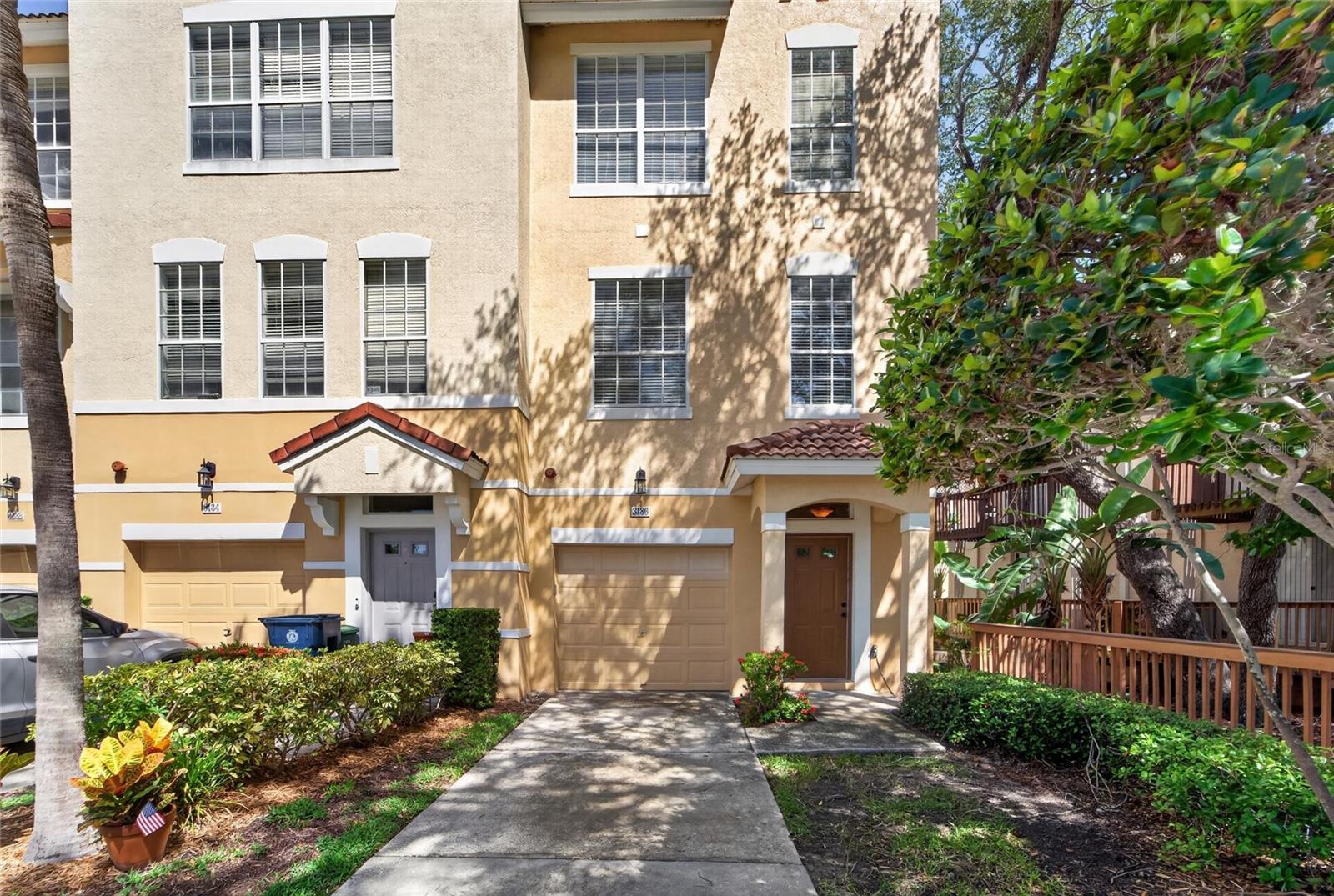 3186 BAYSHORE OAKS DR - Photo 1