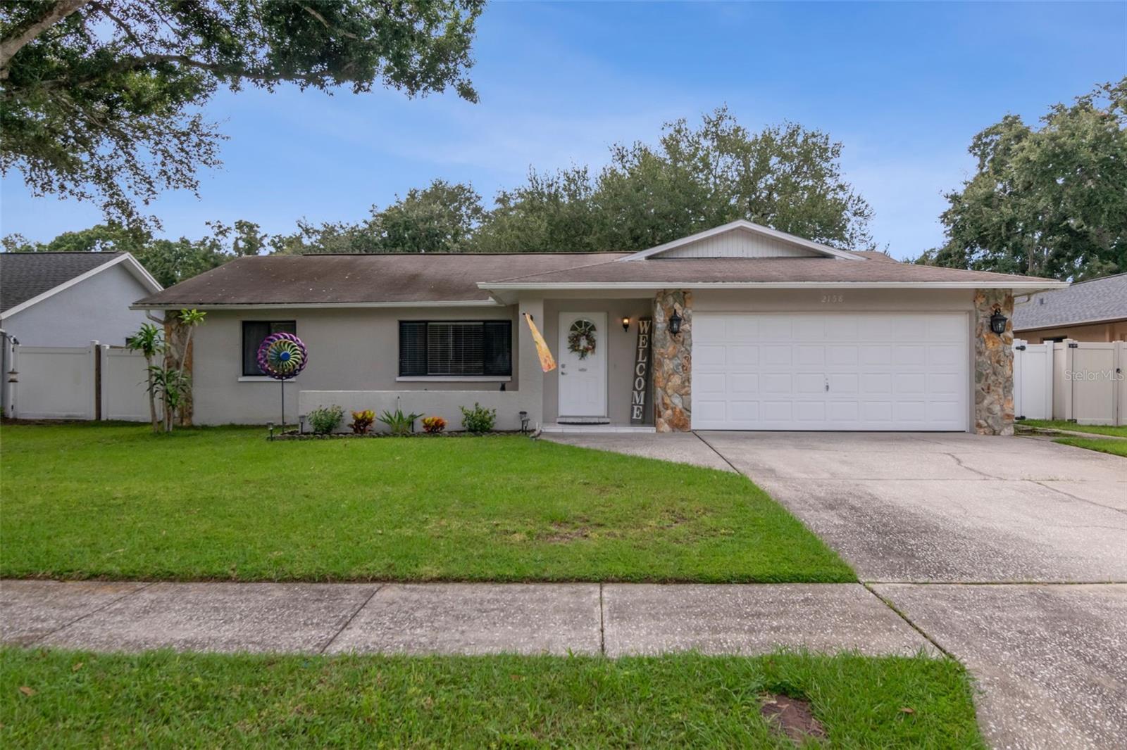 2158 BEVERLY LN - Photo 1
