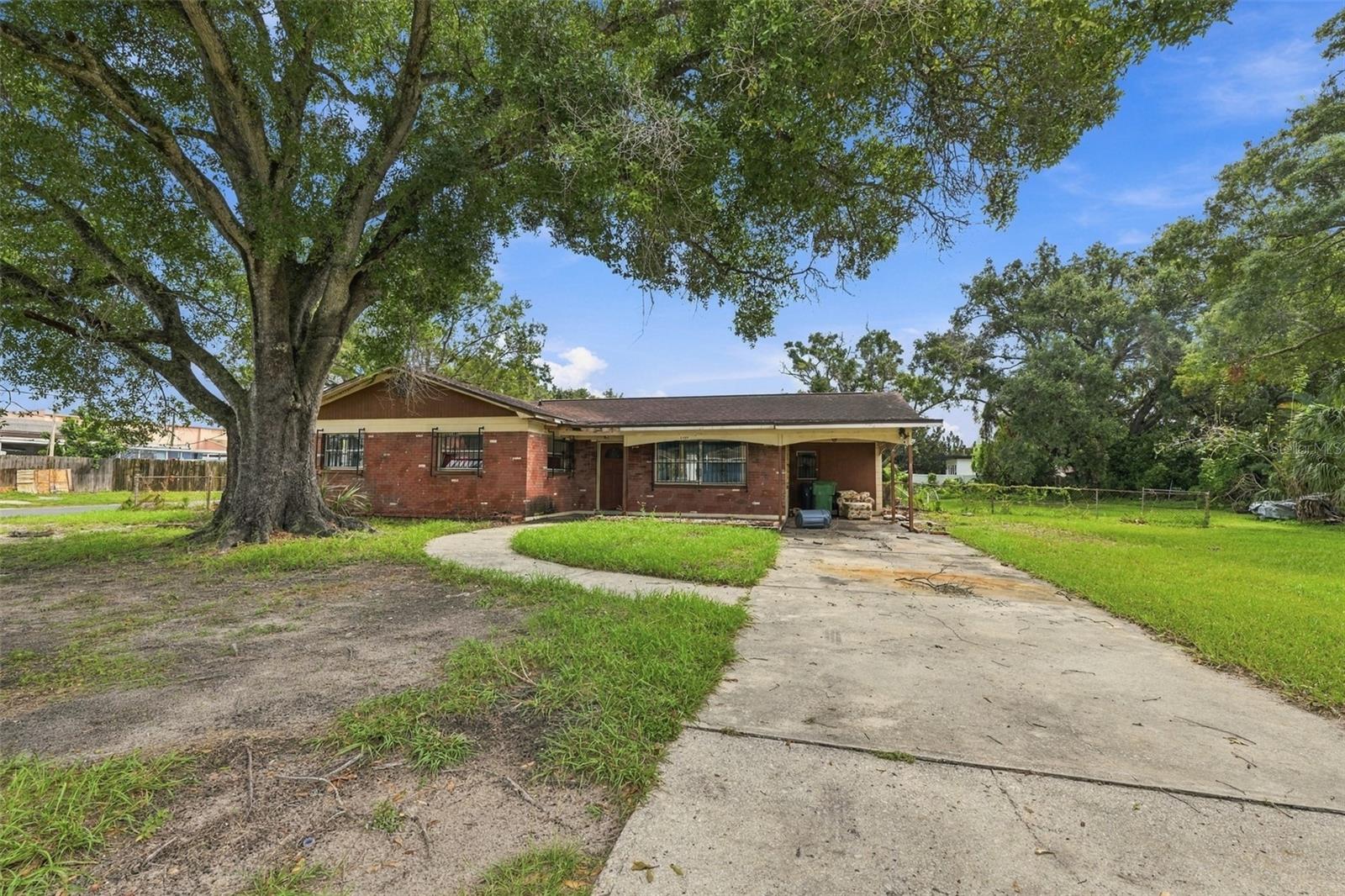 2709 N LINCOLN AVE - Photo 1
