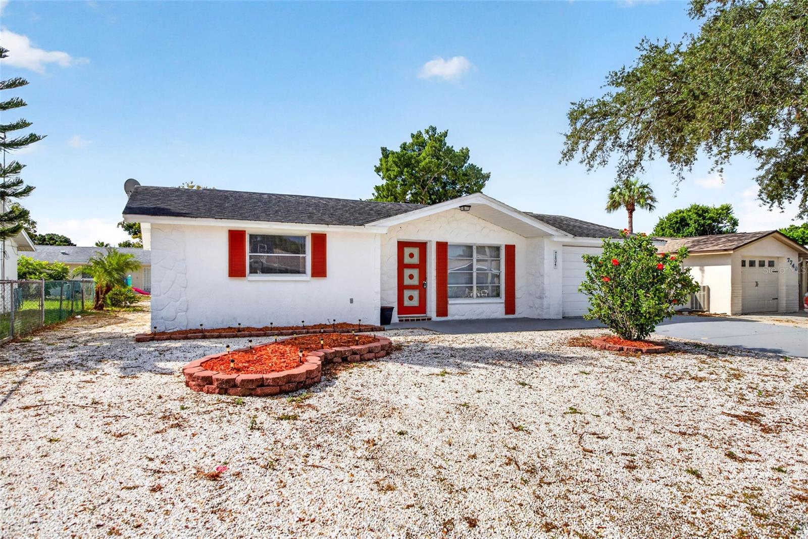 7804 HAWTHORN DR - Photo 1