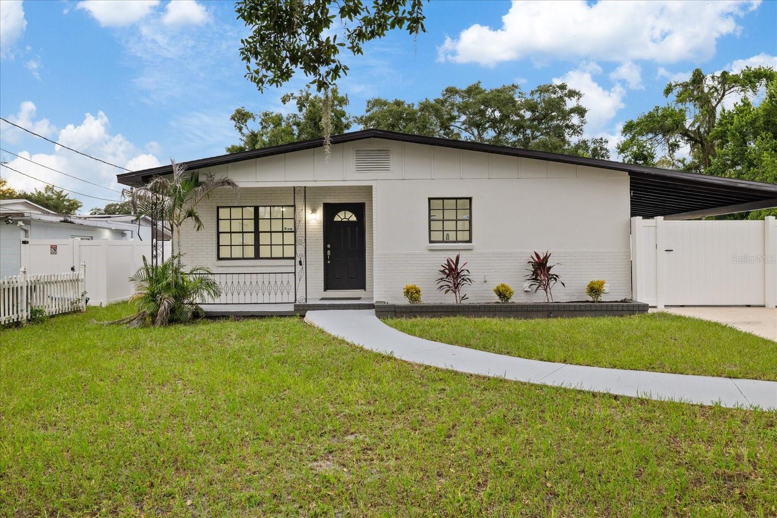 9410 N VALLE DR - Photo 1