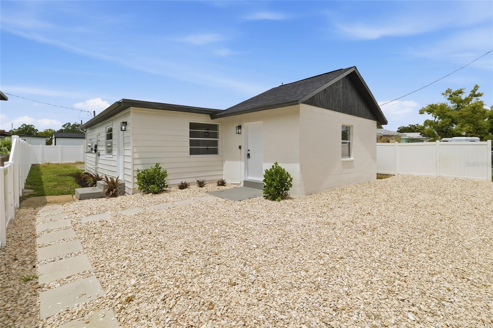 3923 W FLORA ST - Photo 1