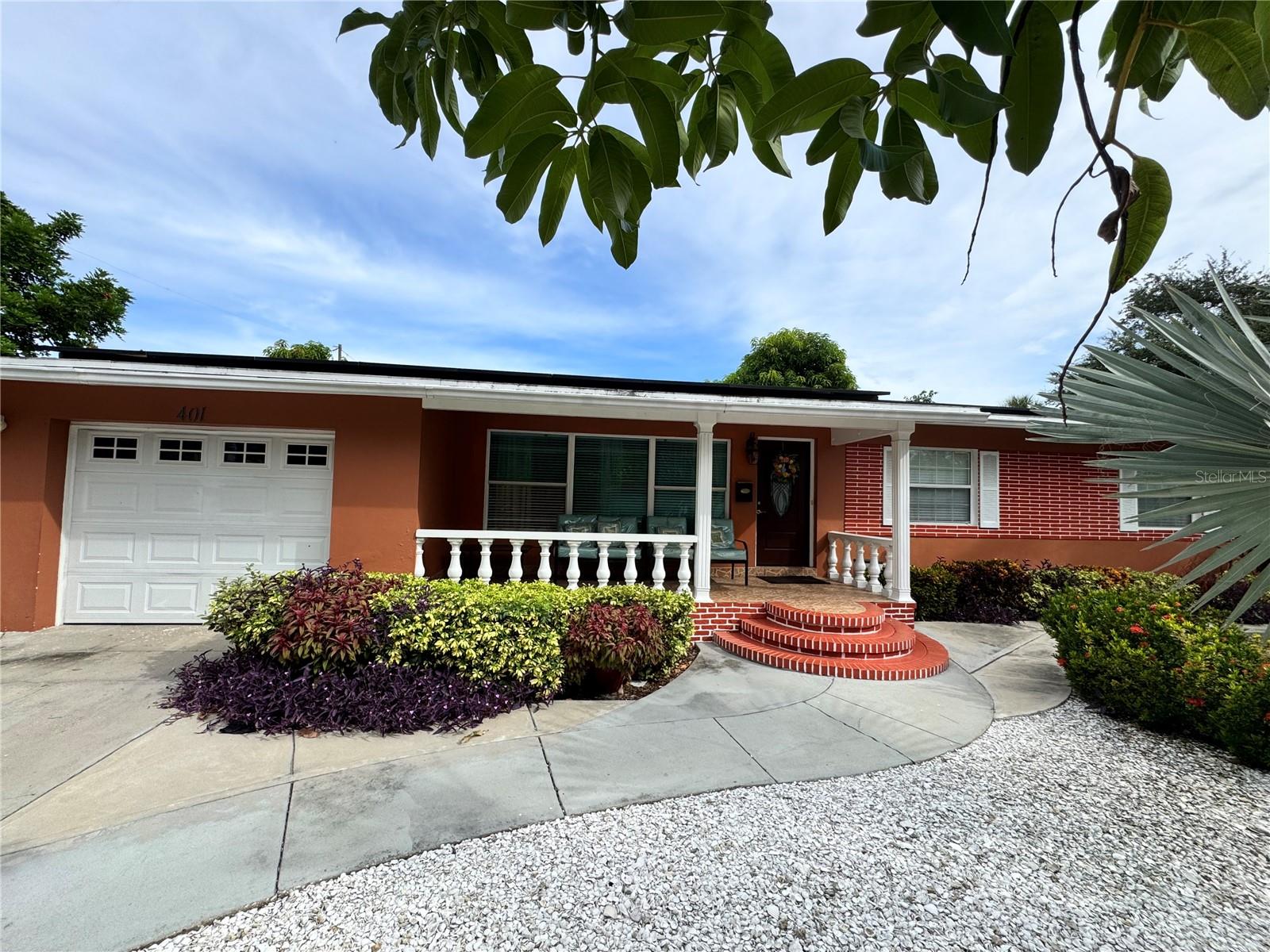 401 46TH AVE S - Photo 1