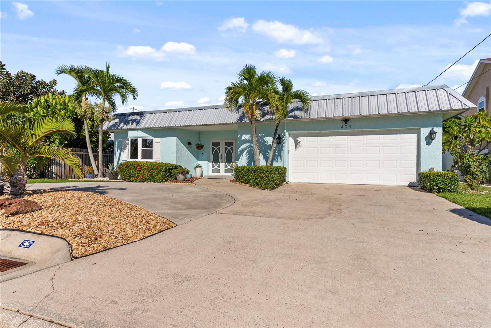 404 HARBOR DR S - Photo 1