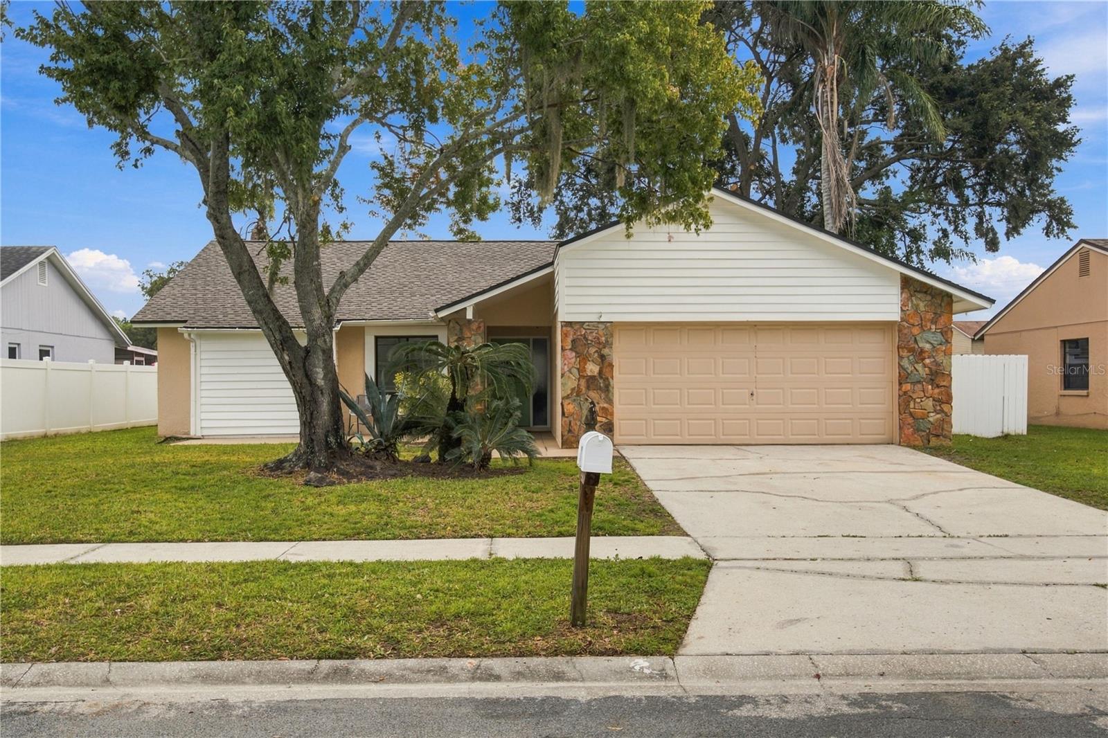 16115 PEBBLEBROOK DR - Photo 1