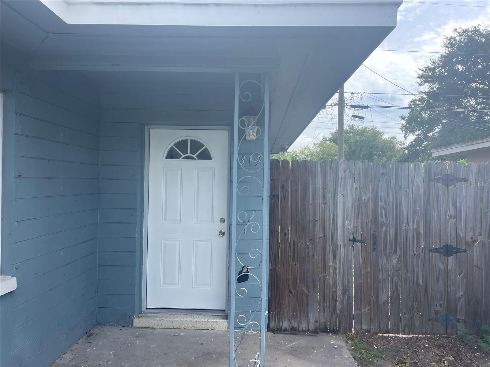 319 N JUPITER AVE - Photo 1