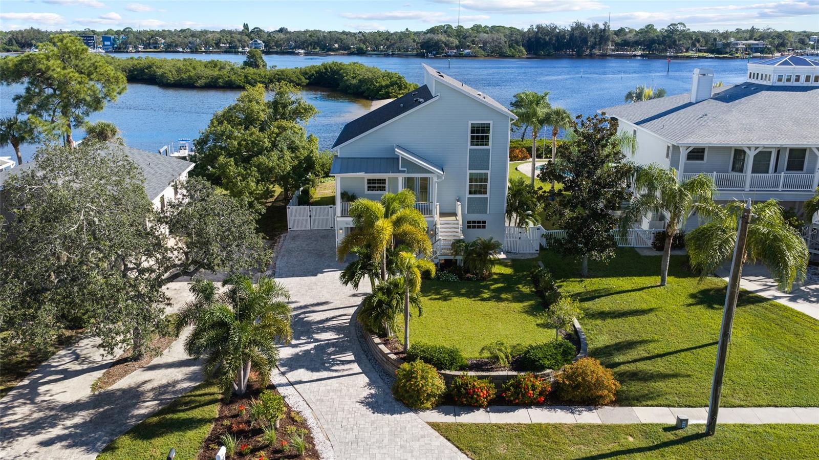 1512 RIVERSIDE DR - Photo 1