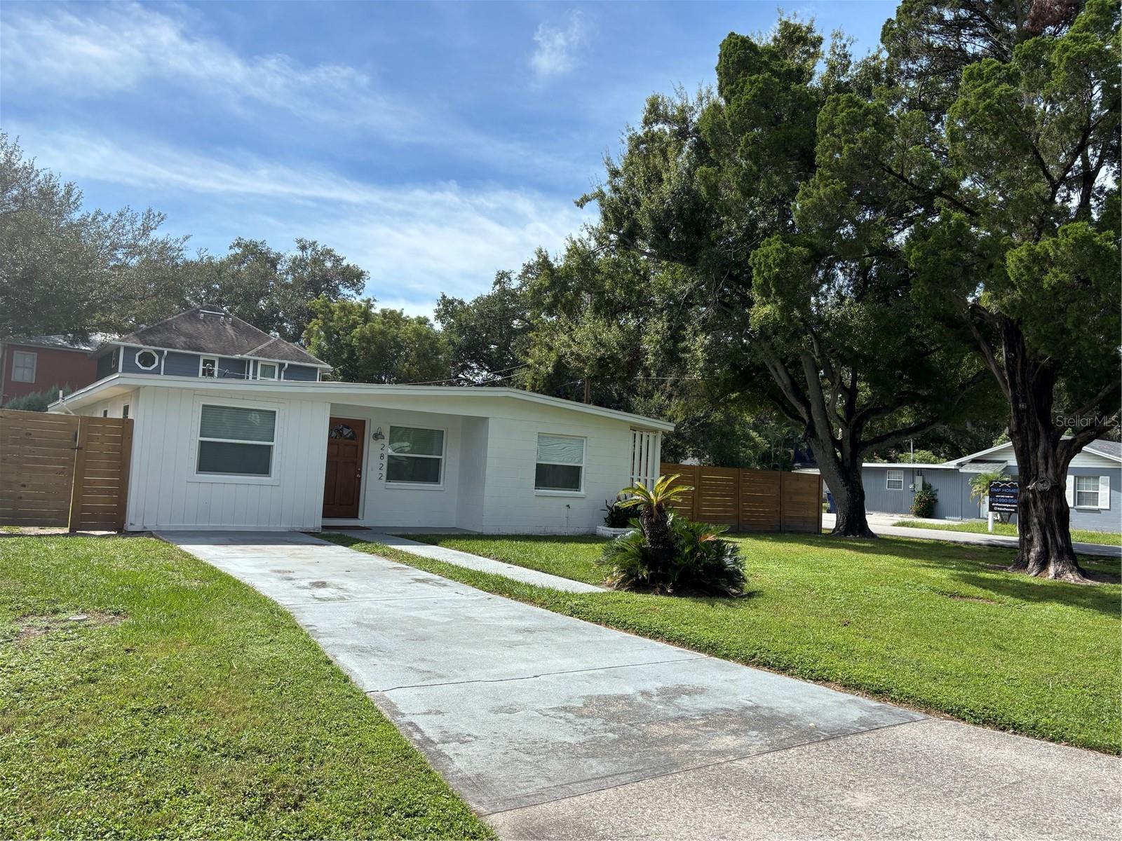 2822 W LEILA AVE - Photo 1