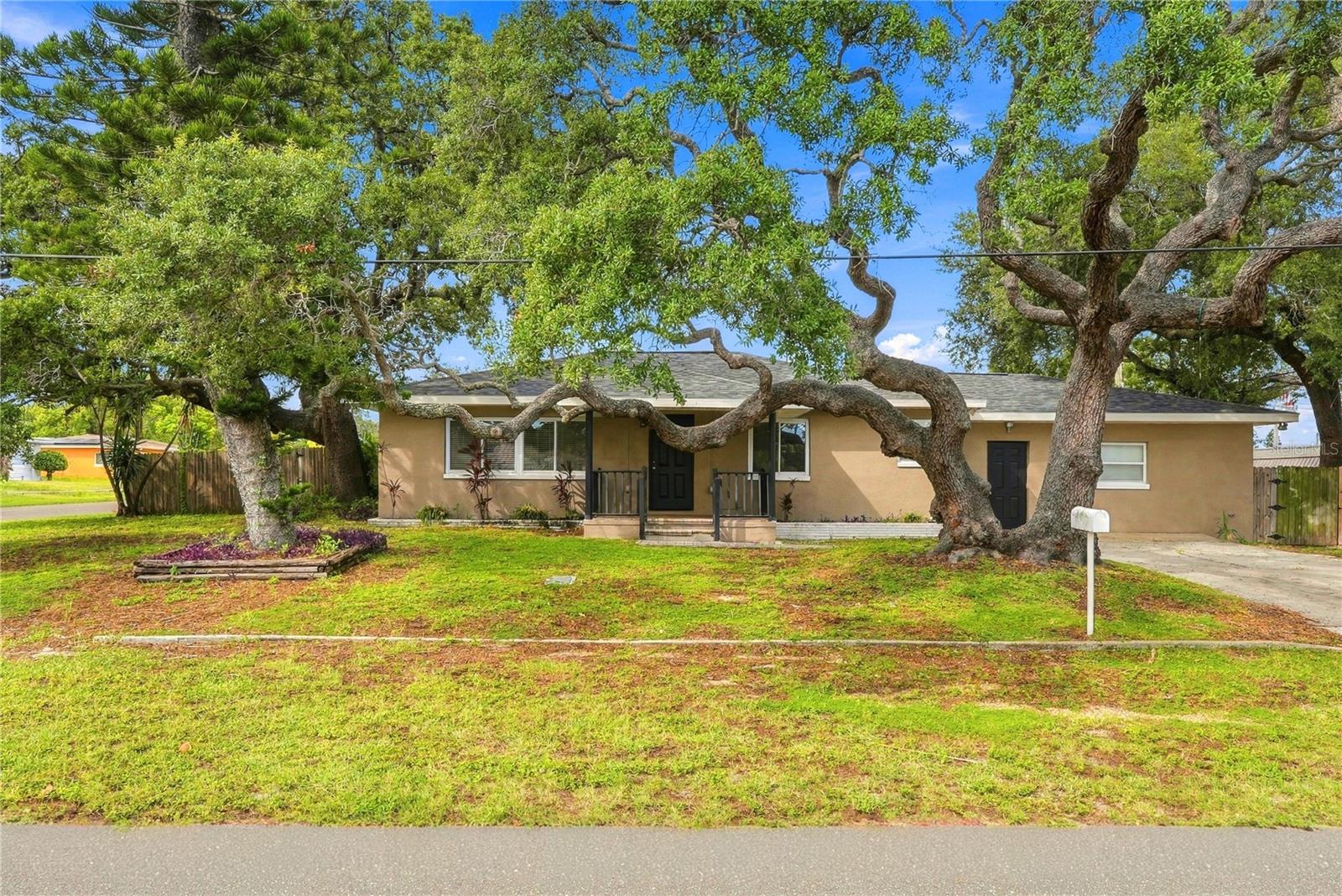10719 CHEROKEE DR - Photo 1