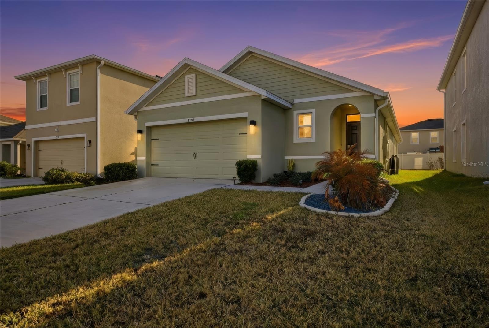 8204 PELICAN REED CIR - Photo 1