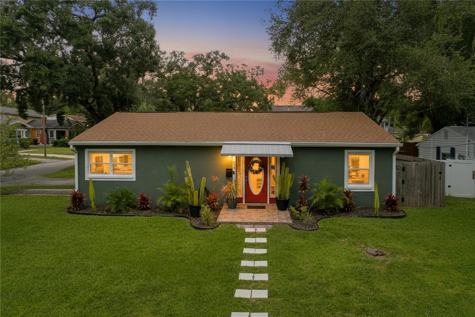611 W HENRY AVE - Photo 1