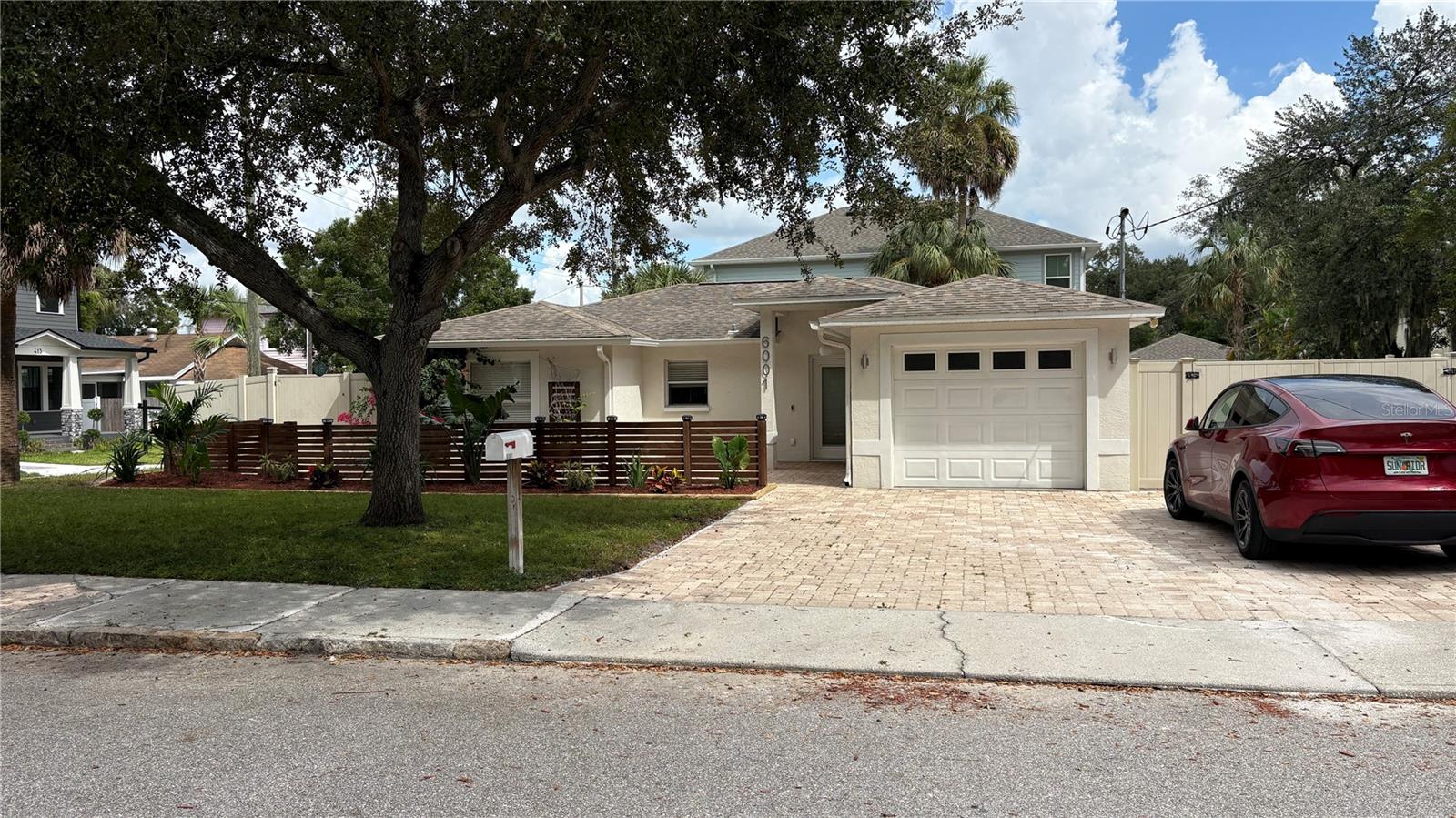 6001 N LYNN AVE - Photo 1