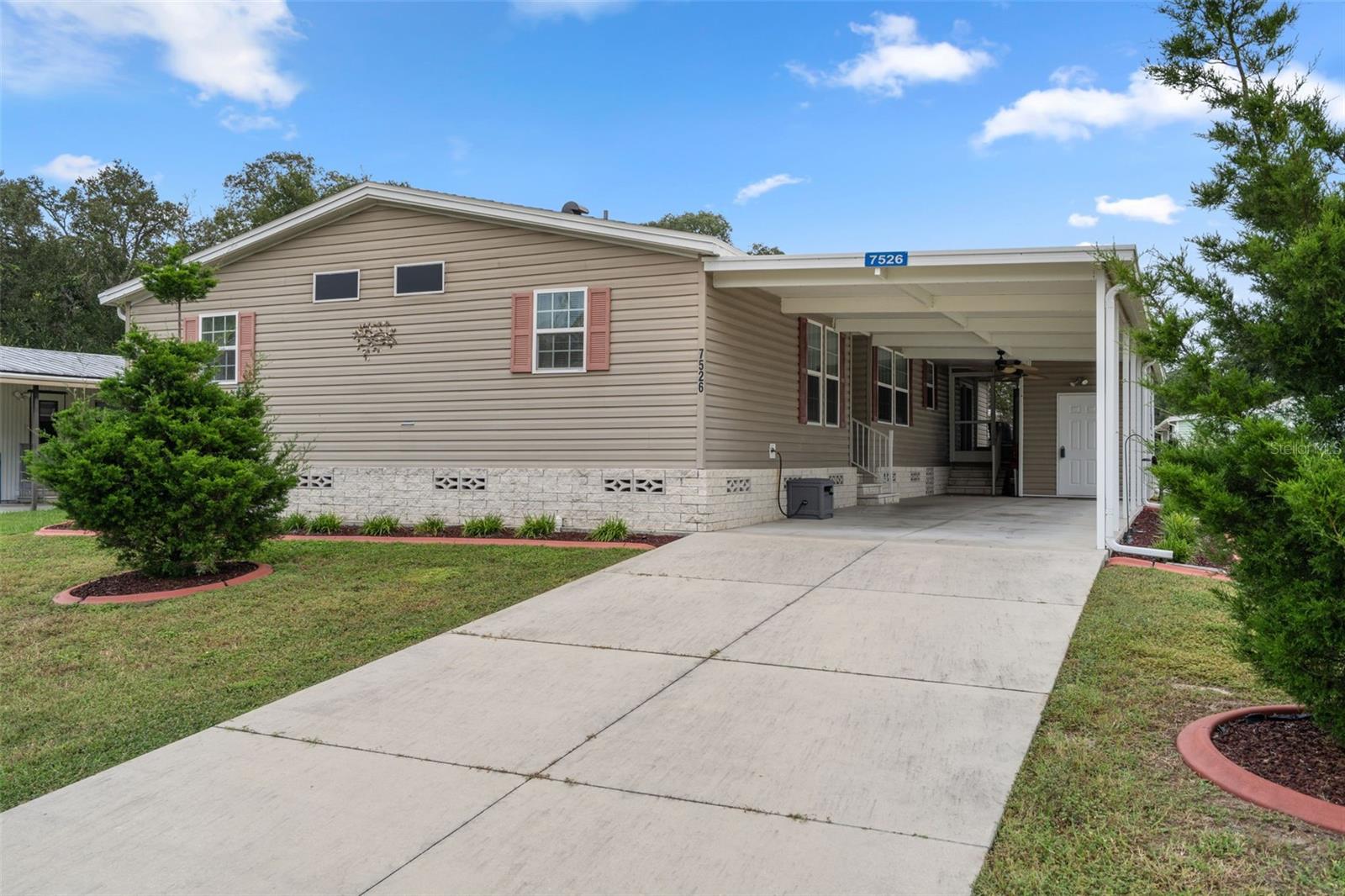 7526 FAIRLANE AVE - Photo 1