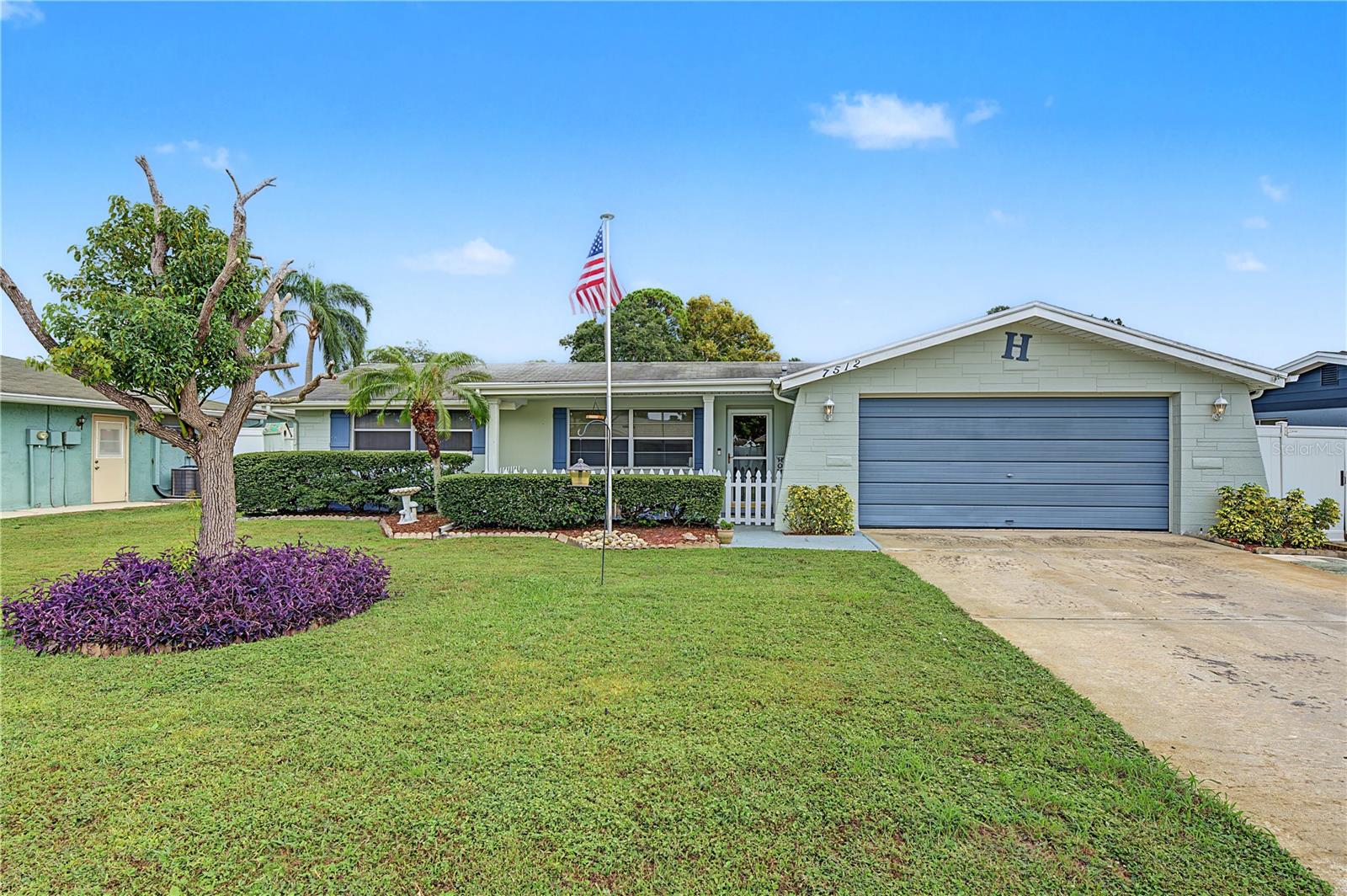 7512 HOLLY LAKE LN - Photo 1