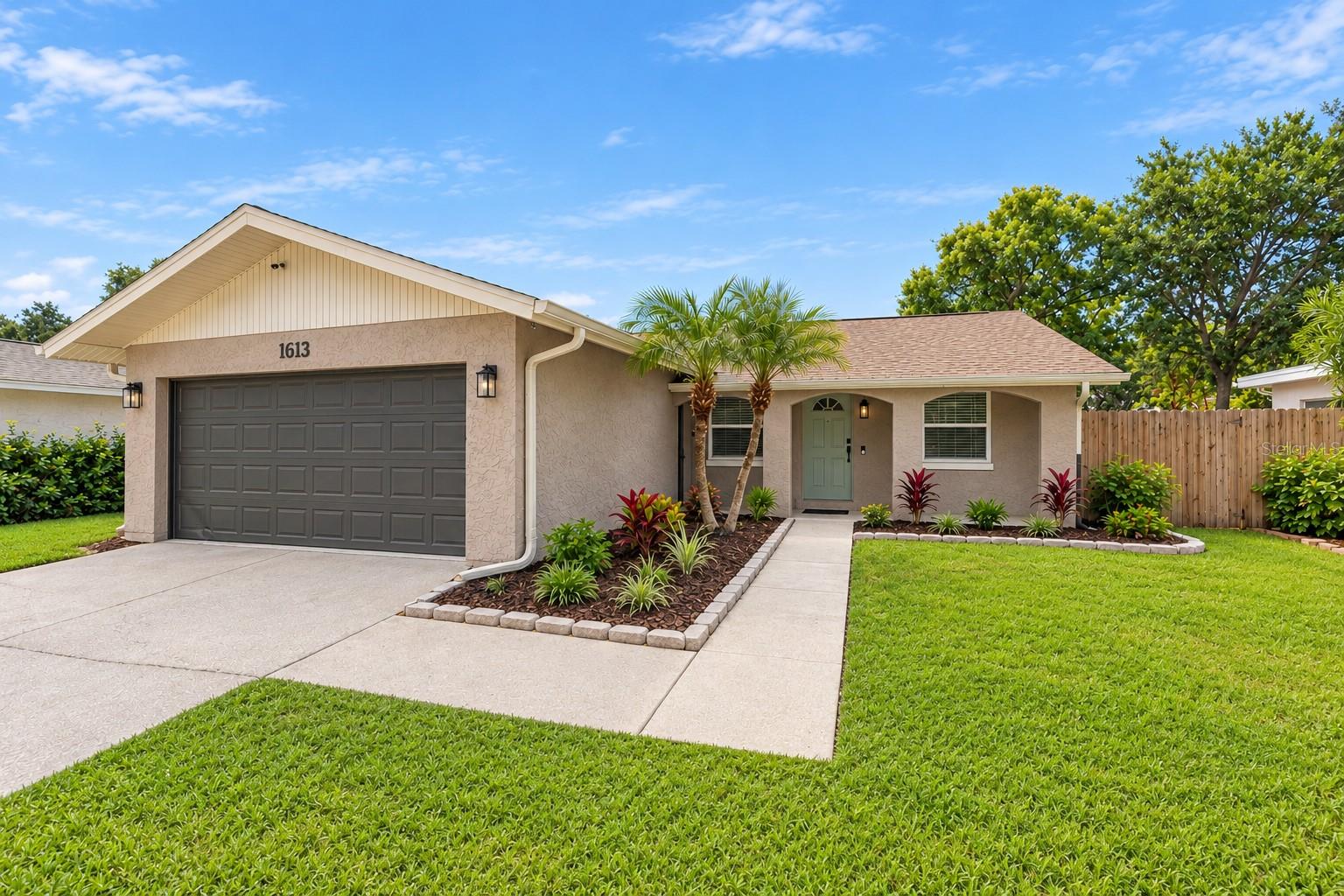 1613 GREENWOOD DR - Photo 1