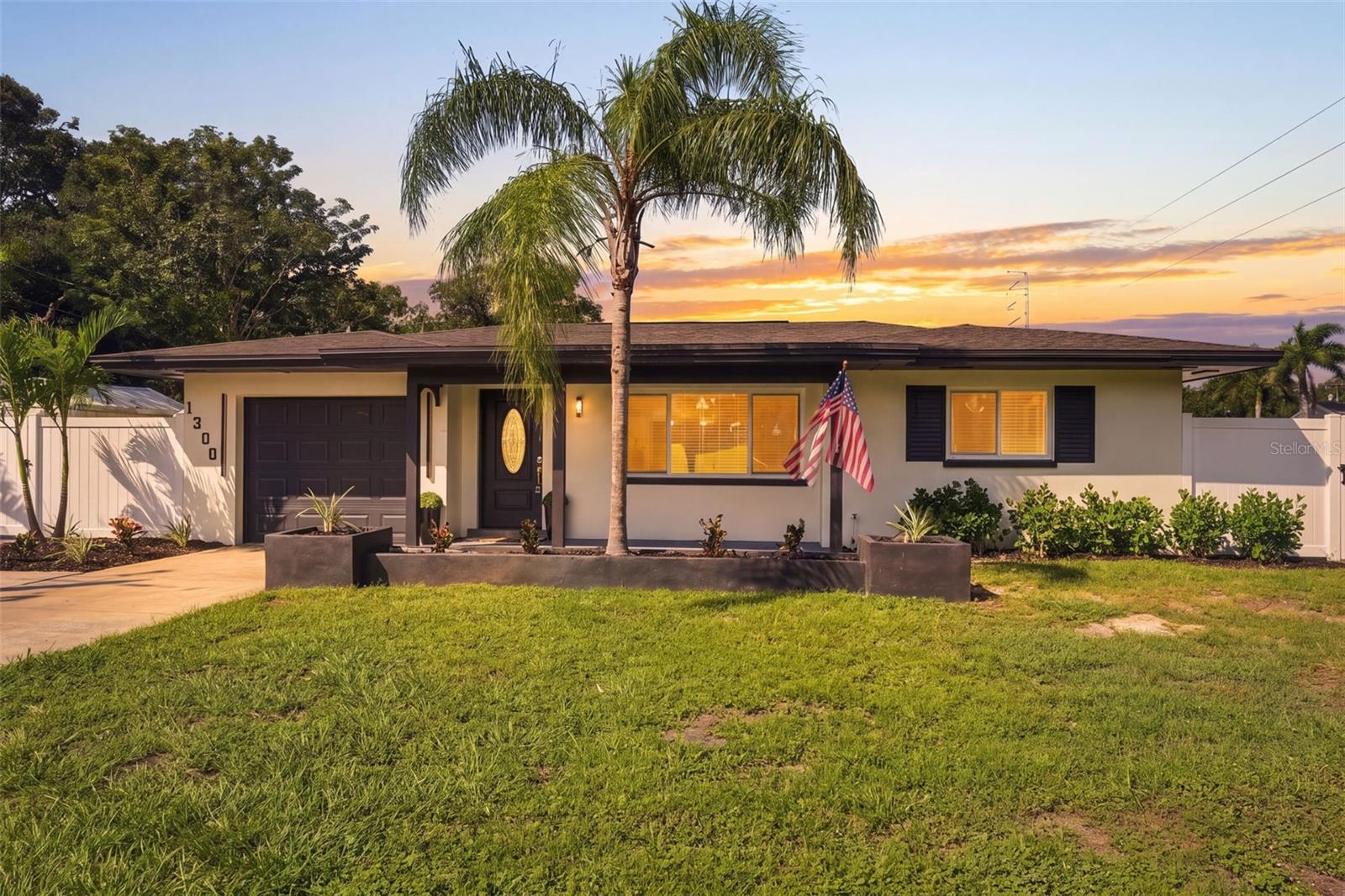 1300 S HILLCREST AVE - Photo 1
