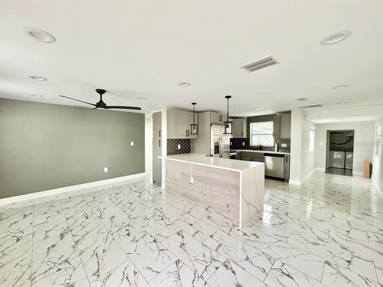 425 ORANGEWOOD DR - Photo 1
