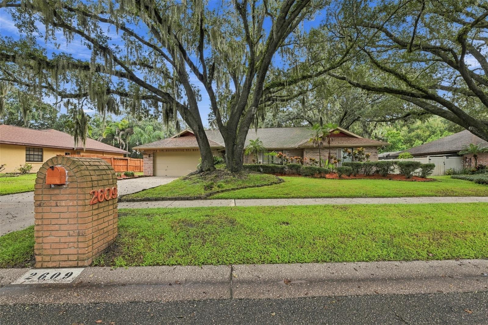 2609 MANOR OAK DR - Photo 1