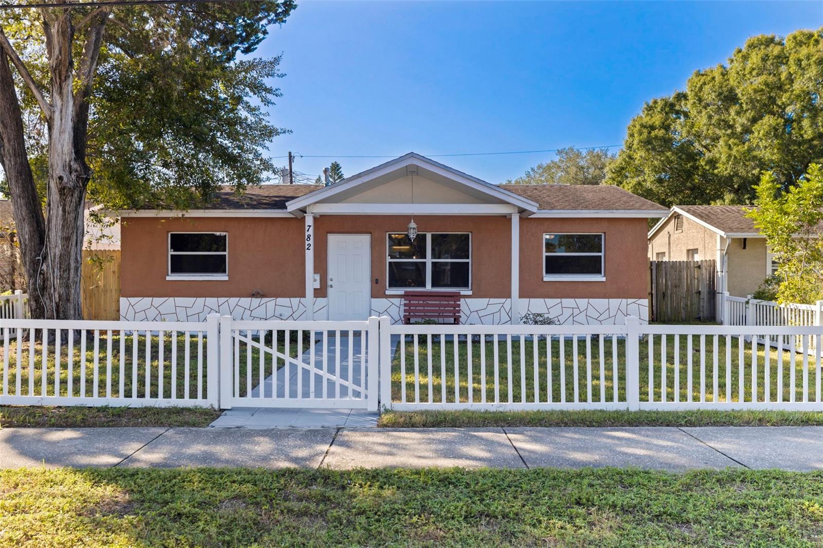782 62ND AVE N - Photo 1