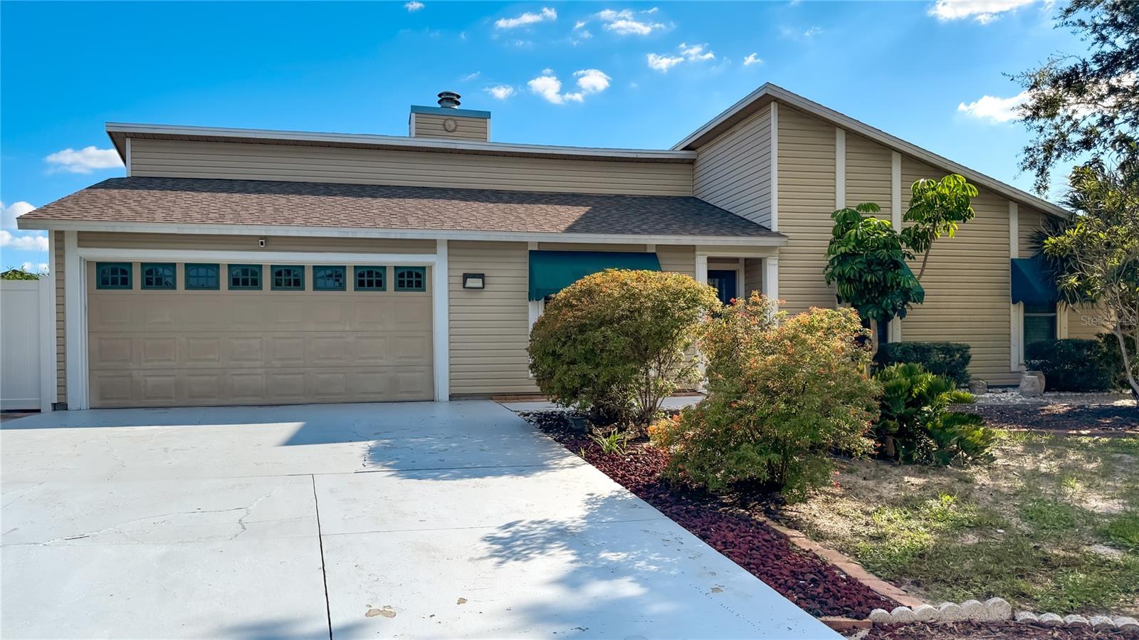 520 MCARTHUR AVE - Photo 1