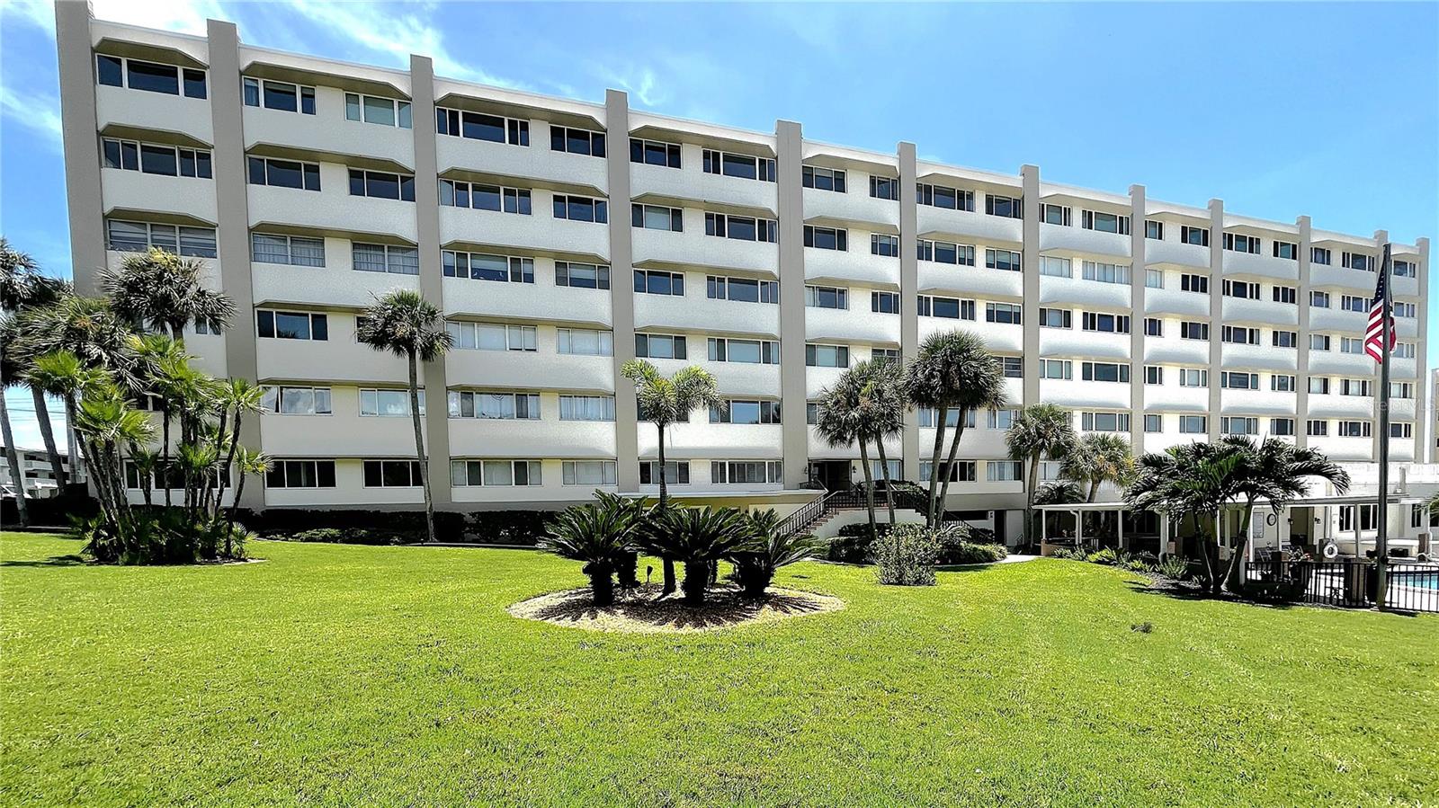 100 BLUFF VIEW DR #211A - Photo 1
