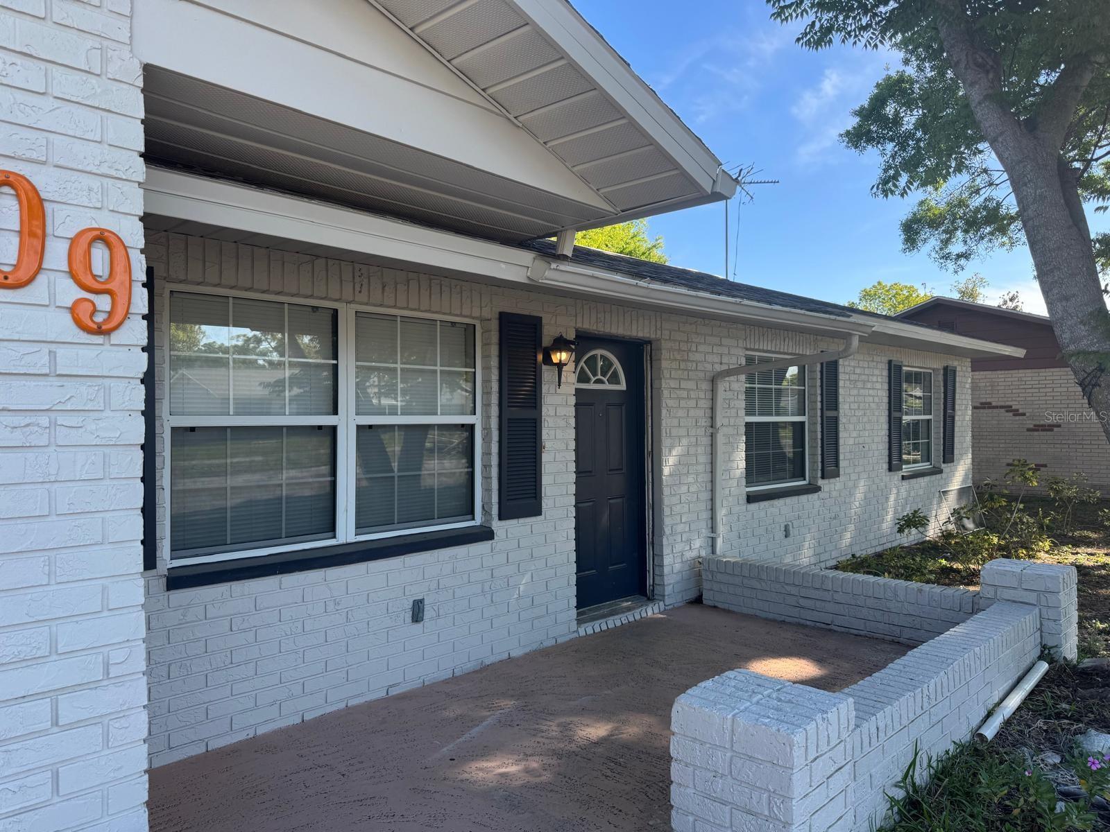 609 AVOCADO DR - Photo 1